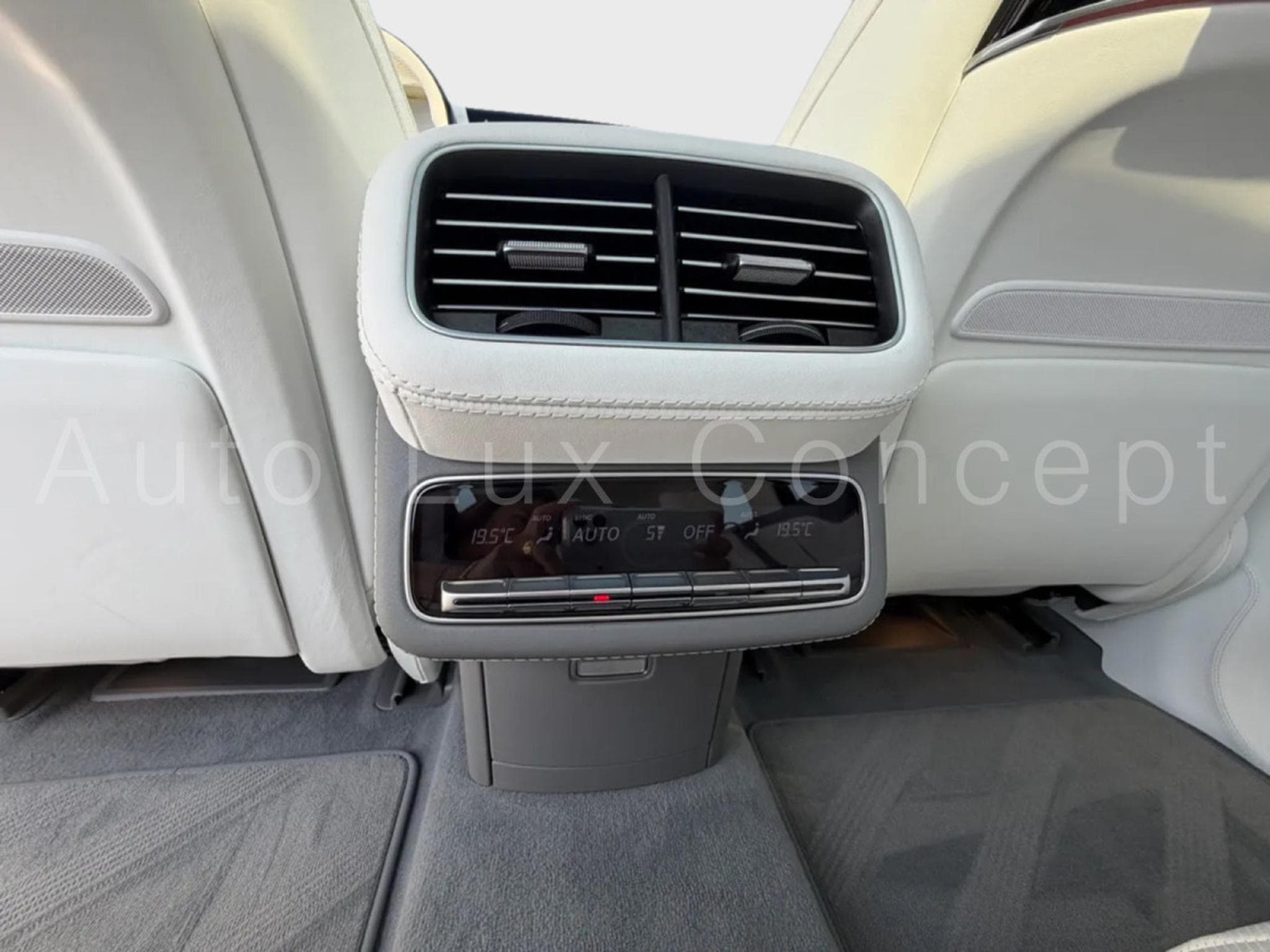 Mercedes GLS 600 Maybach 4MATIC Night Series (2024) - Photo 25