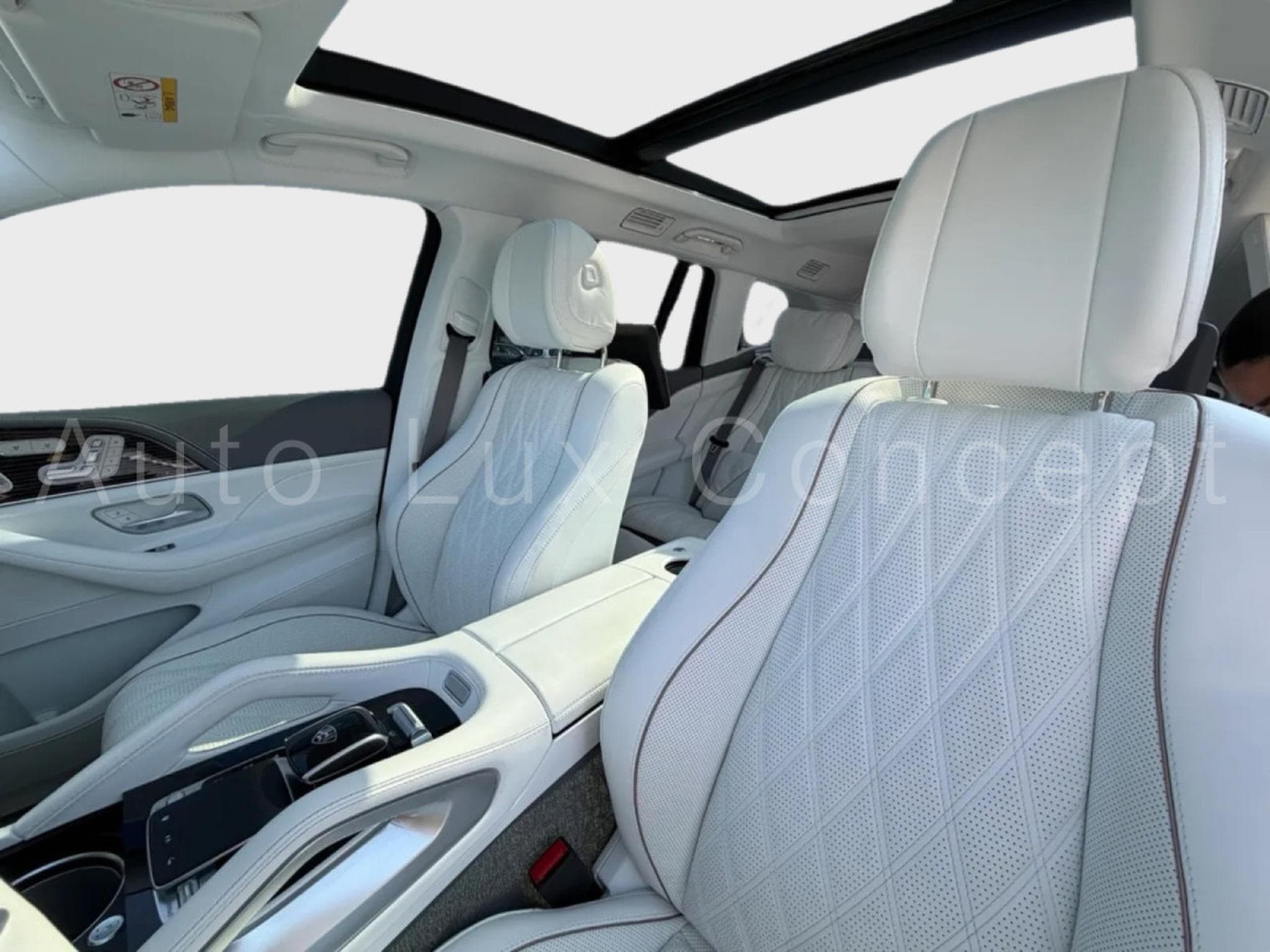 Mercedes GLS 600 Maybach 4MATIC Night Series (2024) - Photo 9