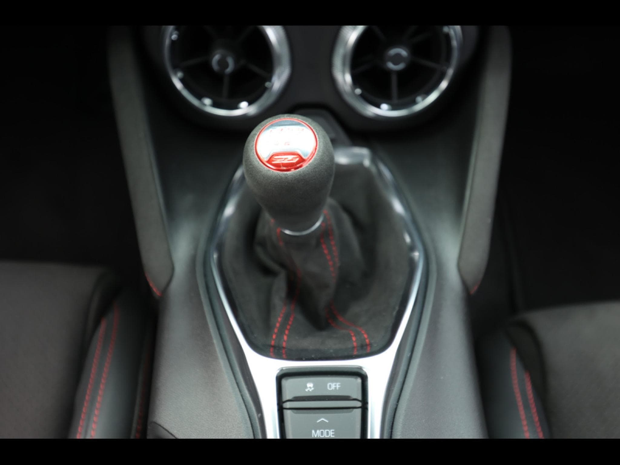 Chevrolet Camaro ZL1°MANUAL 6°PANO°RECARO°KEYLESS°BOSE°KAM°HUD (2020) - Photo 15