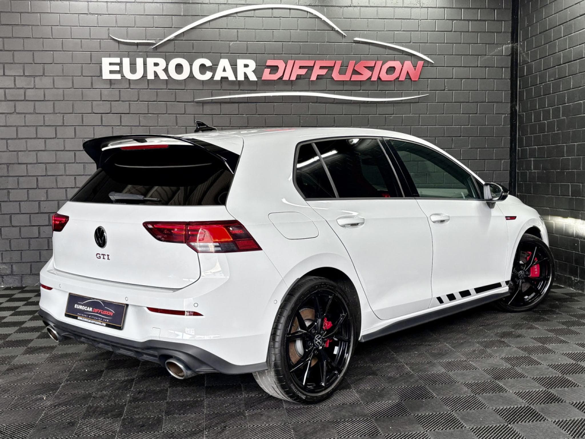 VW Golf GTI Clubsport 2.0 TSI 300 CV DSG7 *ACC* *SIEGES CHAUFF* BLAC (2024) - Photo 5