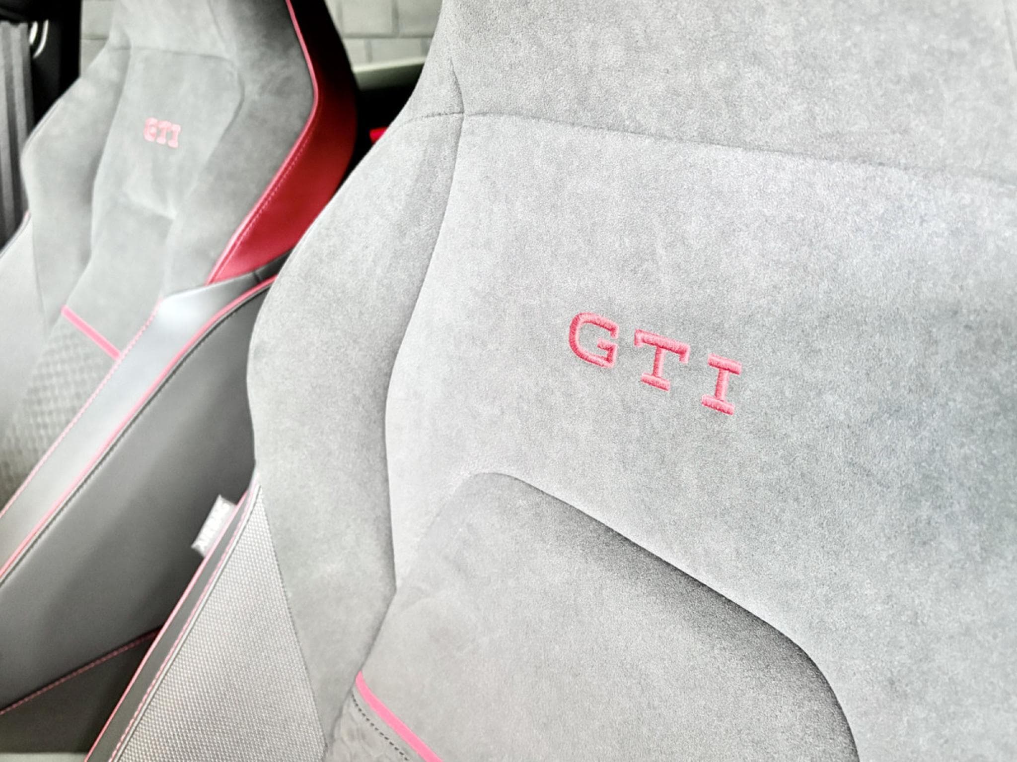 VW Golf GTI Clubsport 2.0 TSI 300 CV DSG7 *ACC* *SIEGES CHAUFF* BLAC (2024) - Photo 7
