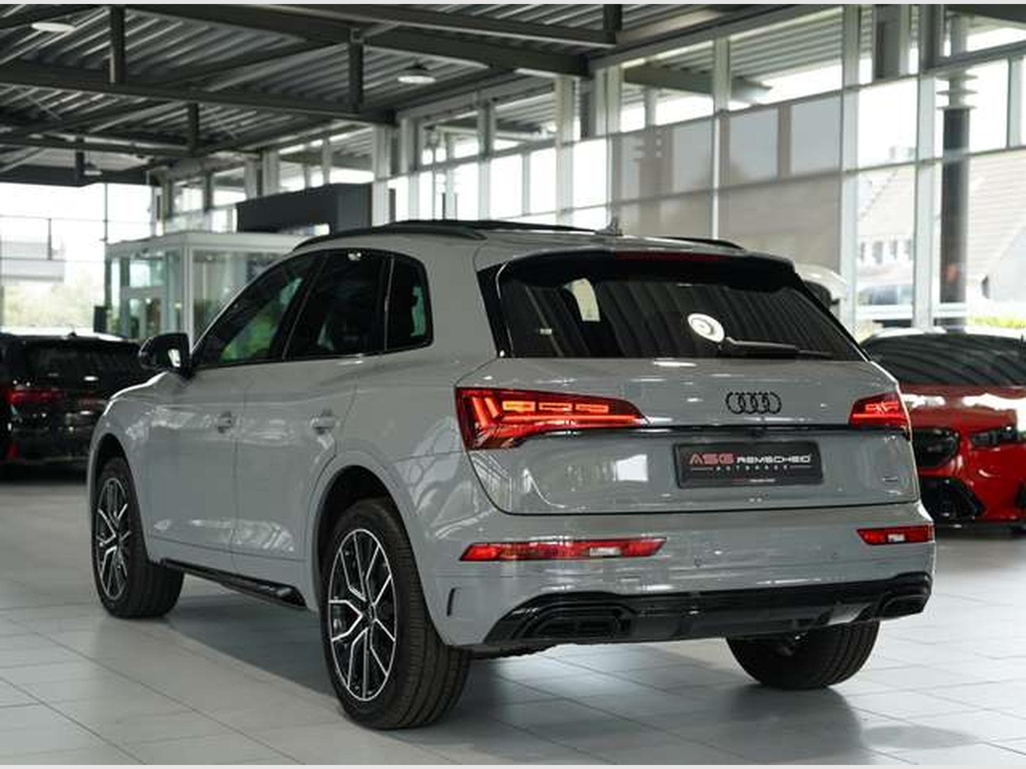 Audi Q5 40 TFSI q S line 1.H *20 *Pano *AHK *Matrix (2024) - Photo 9