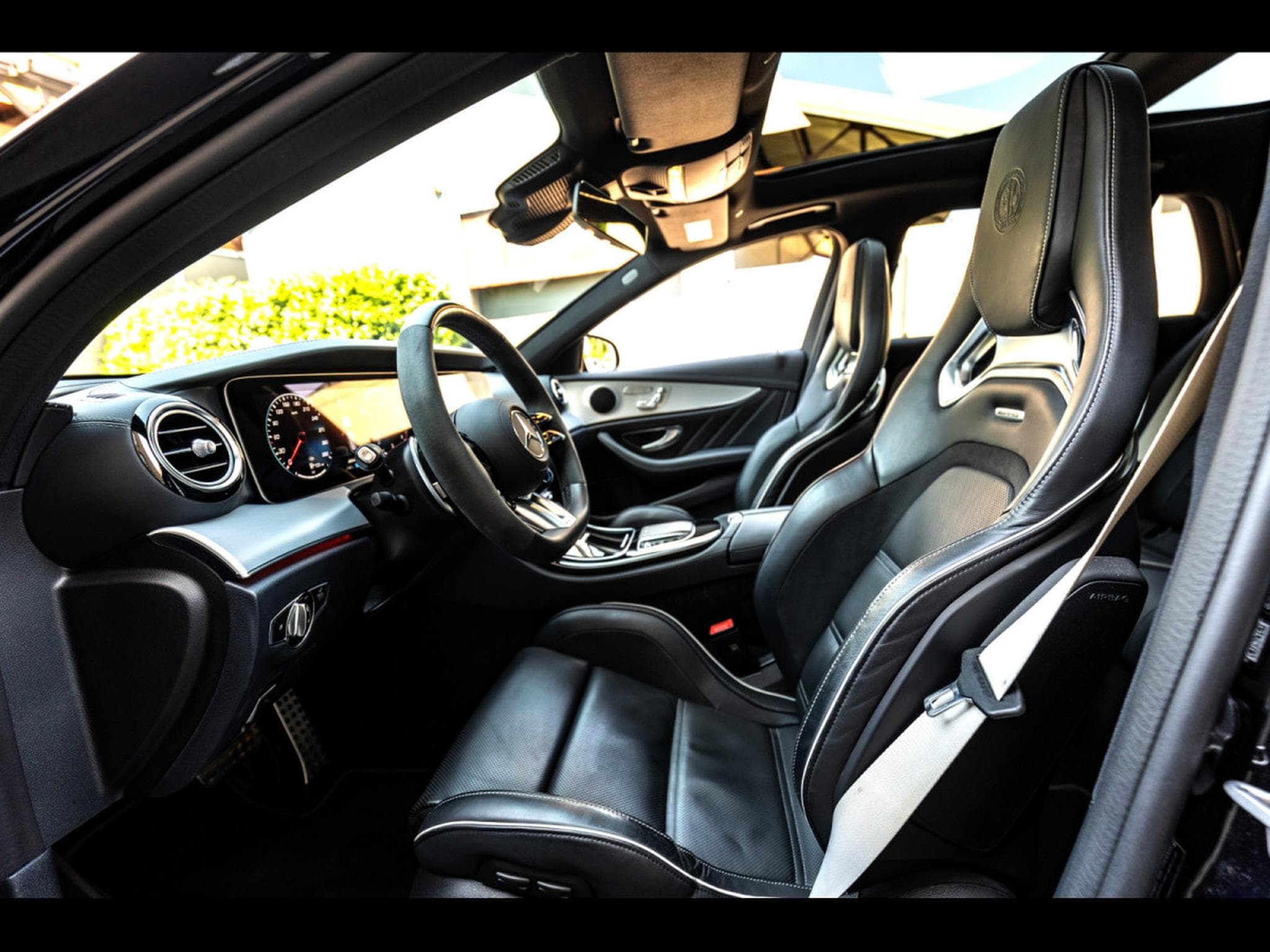 Mercedes E 63 AMG S T-MODELL (612 CH) - CARBON PACKAGE - OBSIDIAN BLACK METALL (2023) - Photo 12