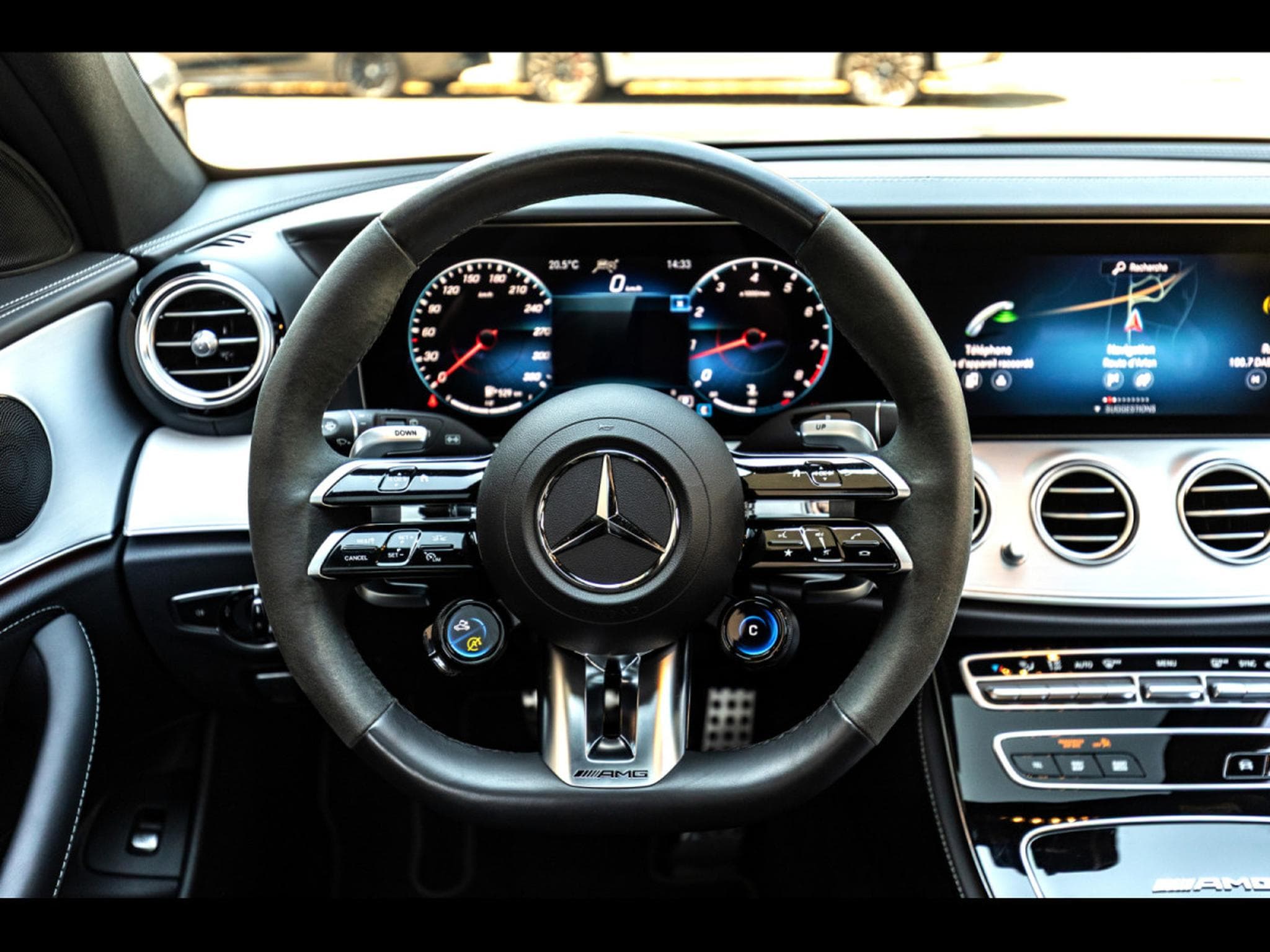 Mercedes E 63 AMG S T-MODELL (612 CH) - CARBON PACKAGE - OBSIDIAN BLACK METALL (2023) - Photo 13