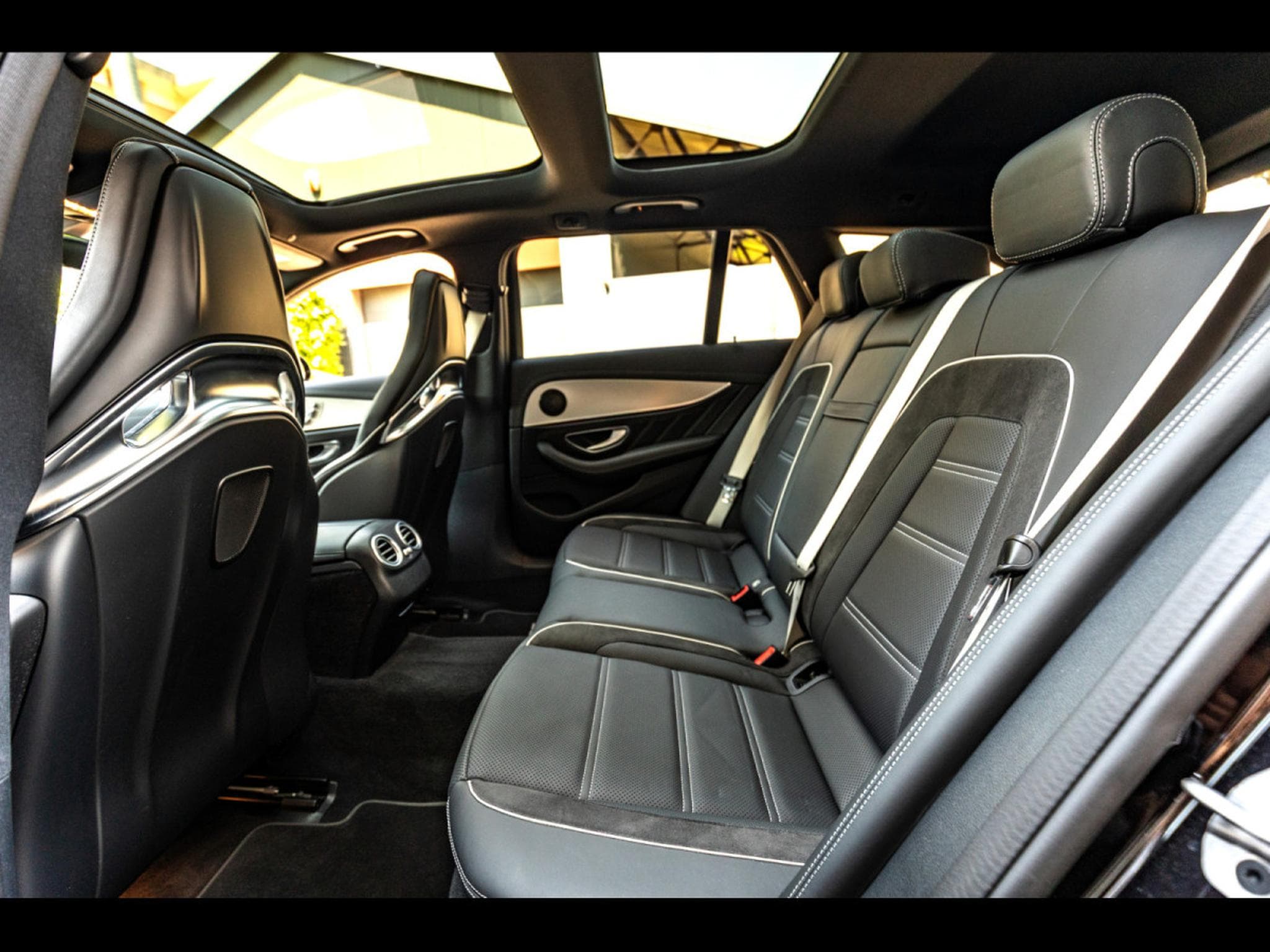Mercedes E 63 AMG S T-MODELL (612 CH) - CARBON PACKAGE - OBSIDIAN BLACK METALL (2023) - Photo 14