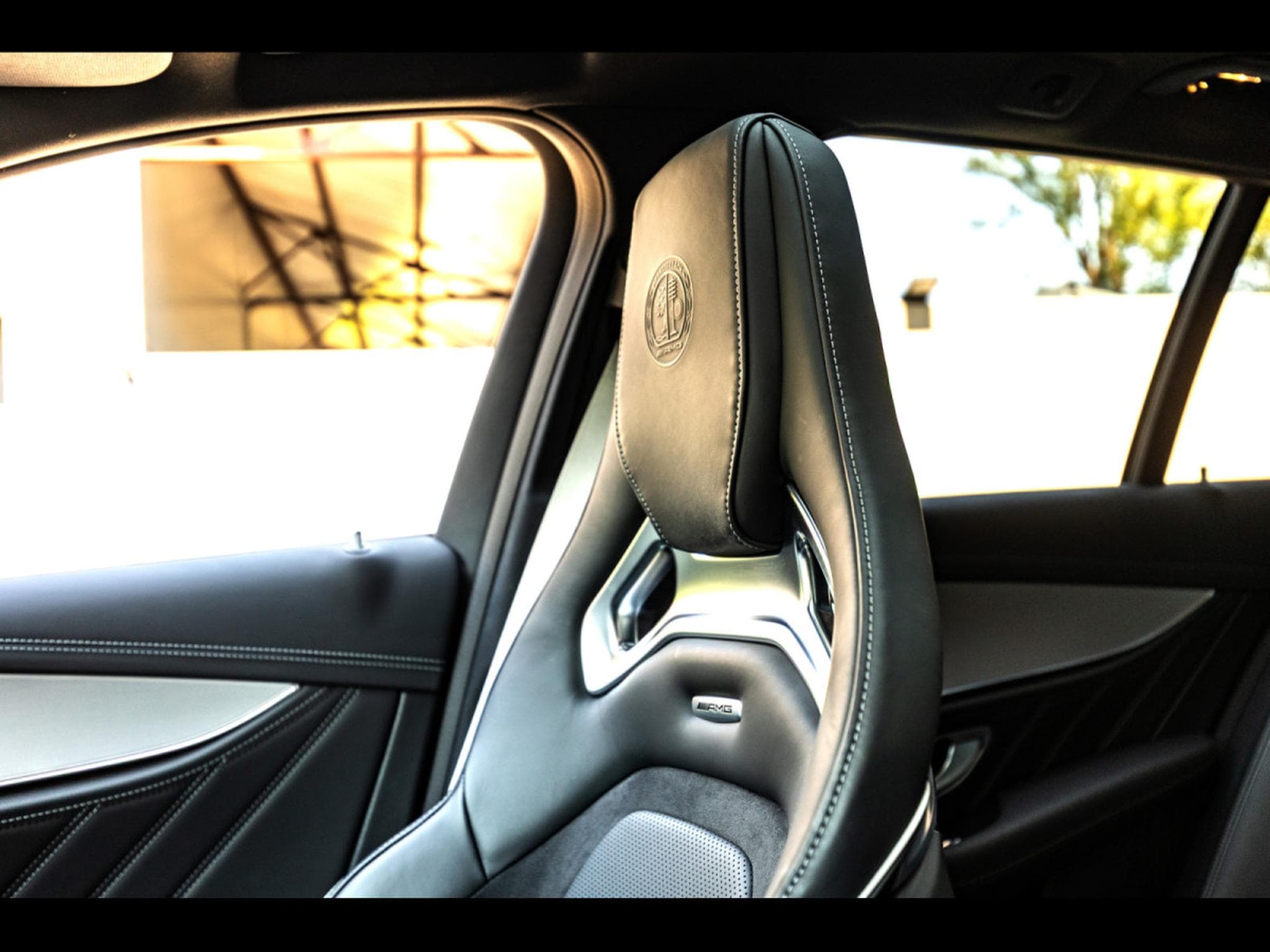 Mercedes E 63 AMG S T-MODELL (612 CH) - CARBON PACKAGE - OBSIDIAN BLACK METALL (2023) - Photo 18