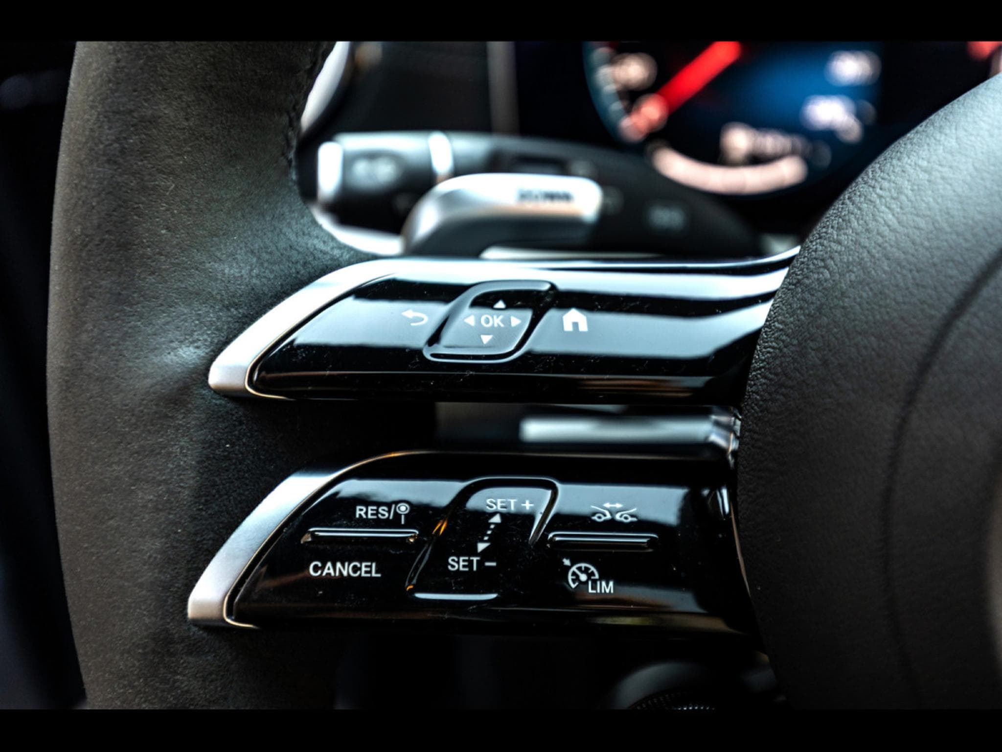Mercedes E 63 AMG S T-MODELL (612 CH) - CARBON PACKAGE - OBSIDIAN BLACK METALL (2023) - Photo 19