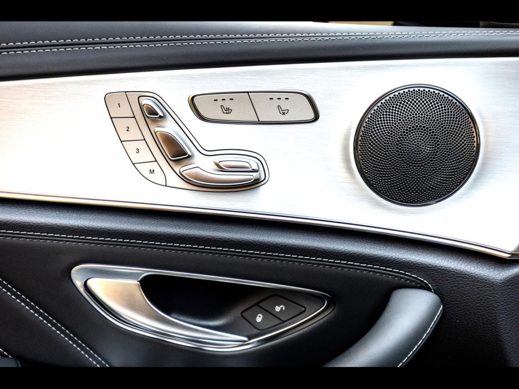 Mercedes E 63 AMG S T-MODELL (612 CH) - CARBON PACKAGE - OBSIDIAN BLACK METALL (2023) - Photo 24