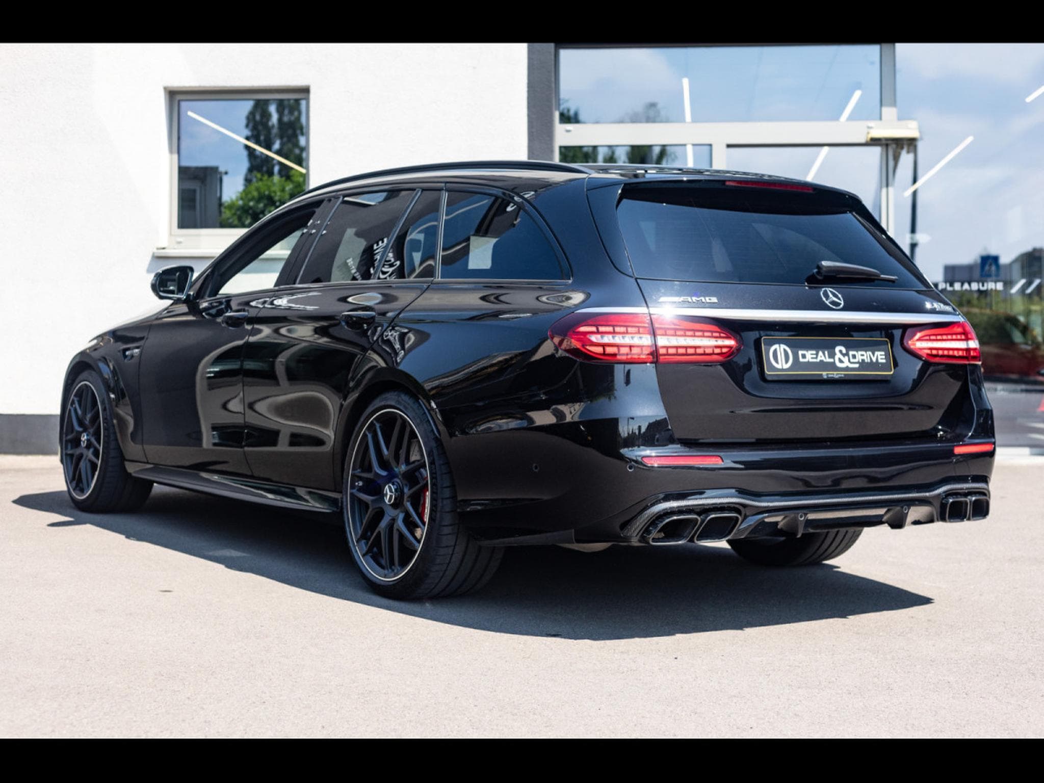Mercedes E 63 AMG S T-MODELL (612 CH) - CARBON PACKAGE - OBSIDIAN BLACK METALL (2023) - Photo 3