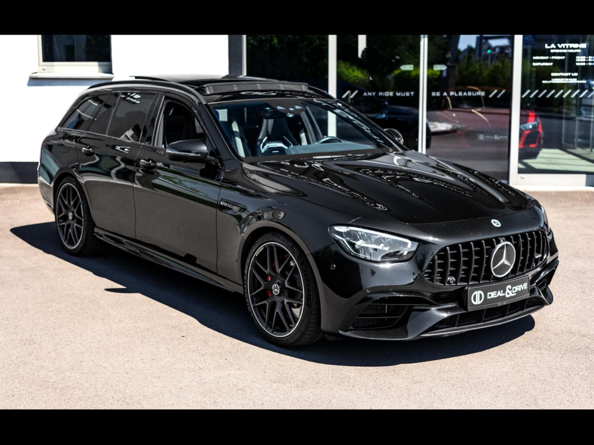 Mercedes E 63 AMG S T-MODELL (612 CH) - CARBON PACKAGE - OBSIDIAN BLACK METALL (2023) - Photo 6