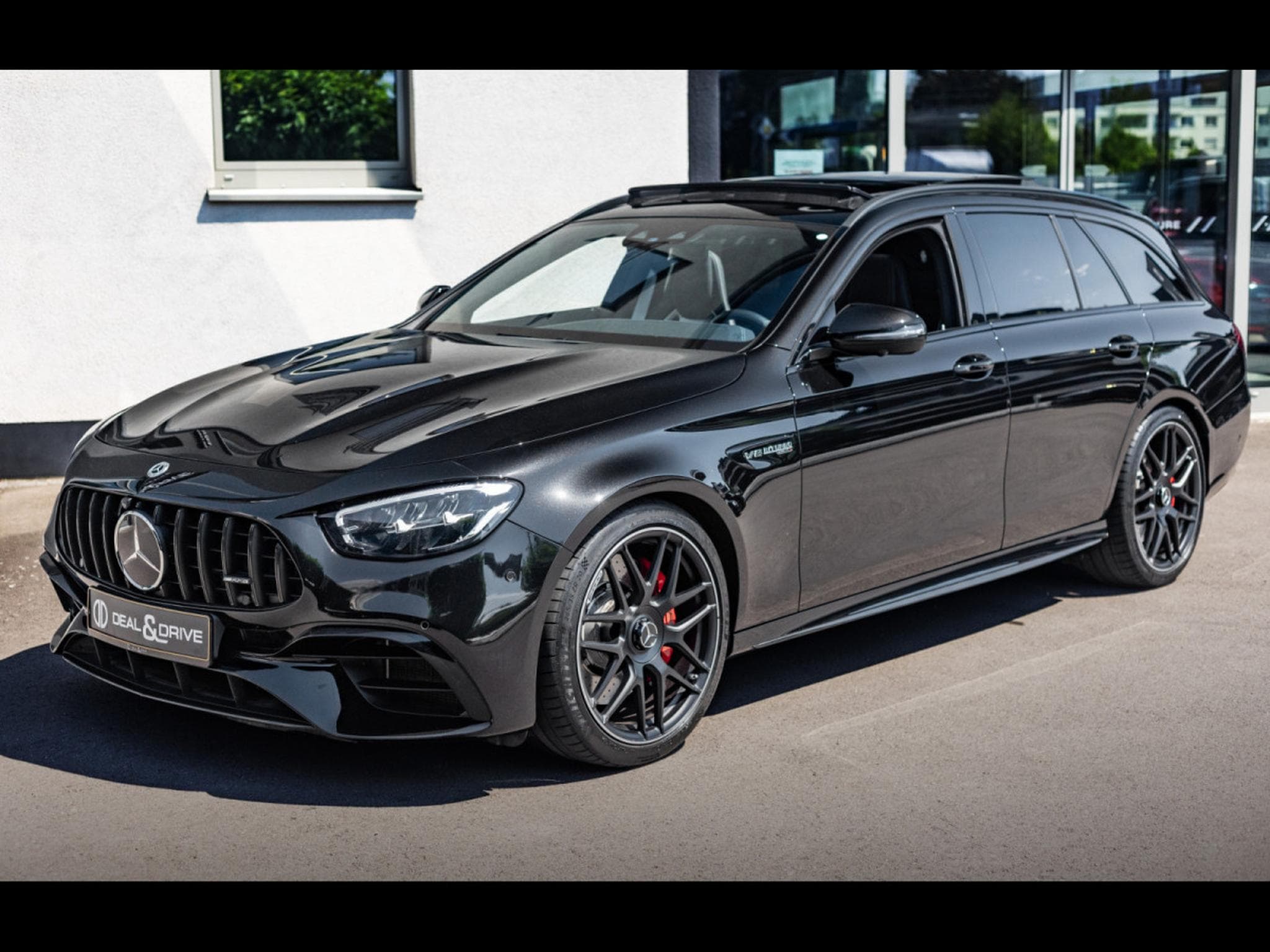 Mercedes E 63 AMG S T-MODELL (612 CH) - CARBON PACKAGE - OBSIDIAN BLACK METALL (2023) - Photo 8