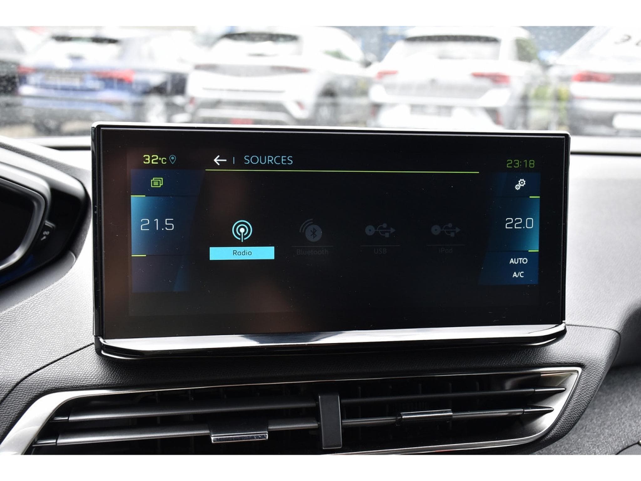 Peugeot 3008 1.6 Hybrid PHEV 180 Allure e-EAT8 LANE CAM 1° MAIN (2025) - Photo 11