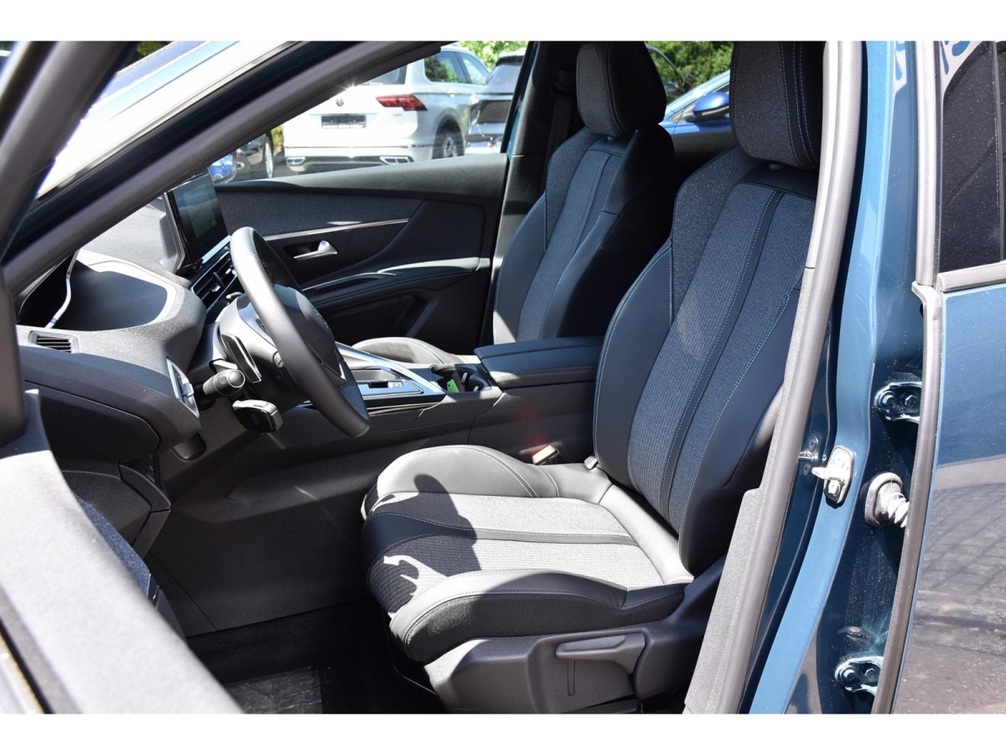 Peugeot 3008 1.6 Hybrid PHEV 180 Allure e-EAT8 LANE CAM 1° MAIN (2025) - Photo 6