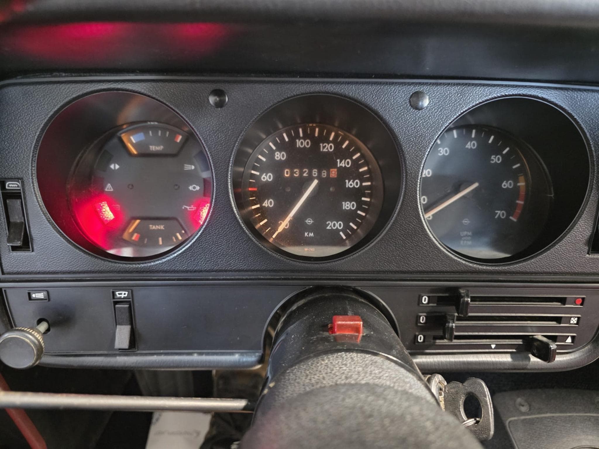 Opel Manta 1.9 (1972) - Photo 17