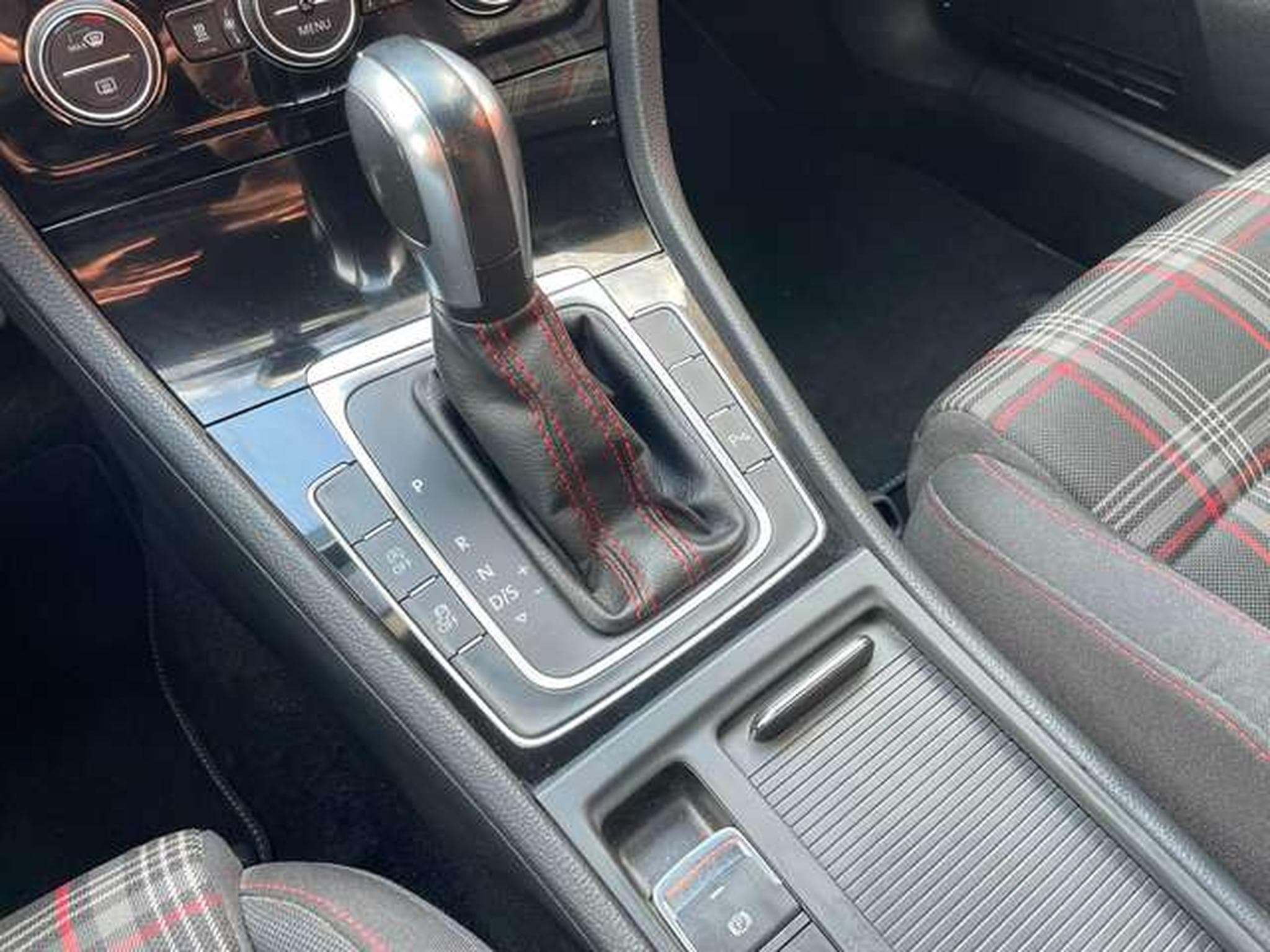 VW Golf 2.0 DSG Performance - GARANTIE JUSQU'A 36 MOIS (2019) - Photo 25