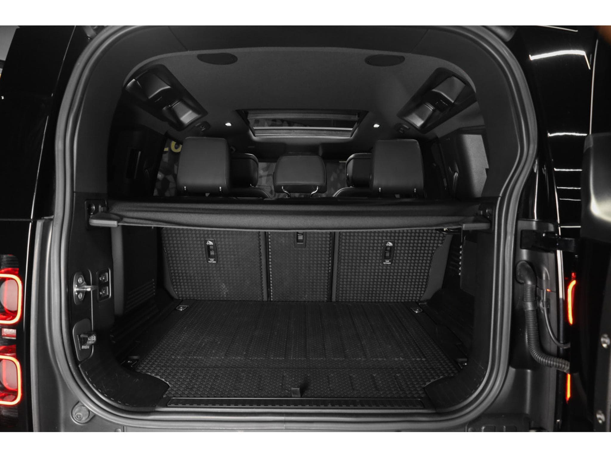 Land-Rover Defender P525 V8 CARPATHIAN EDITION (2022) - Photo 25
