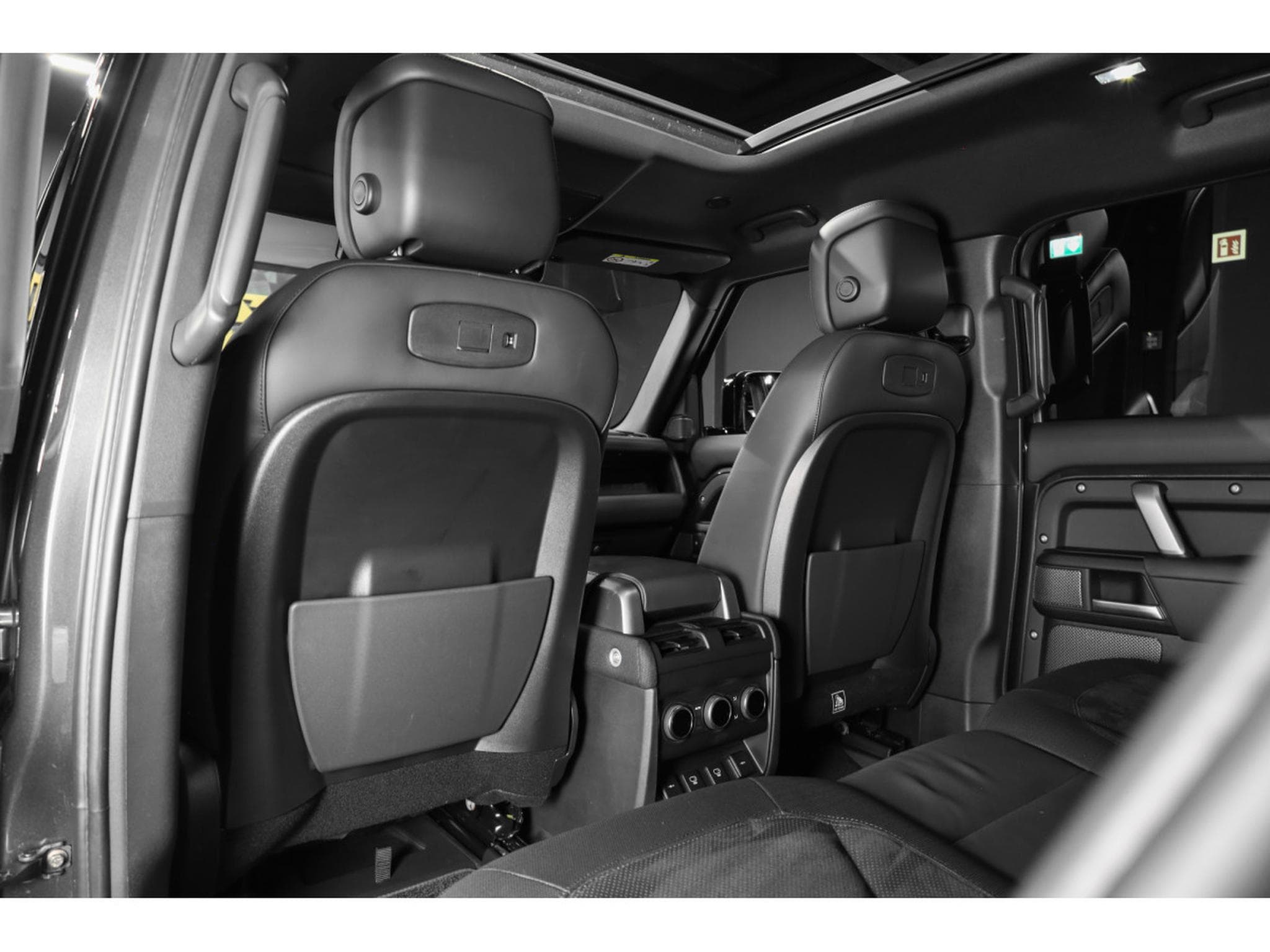 Land-Rover Defender P525 V8 CARPATHIAN EDITION (2022) - Photo 28