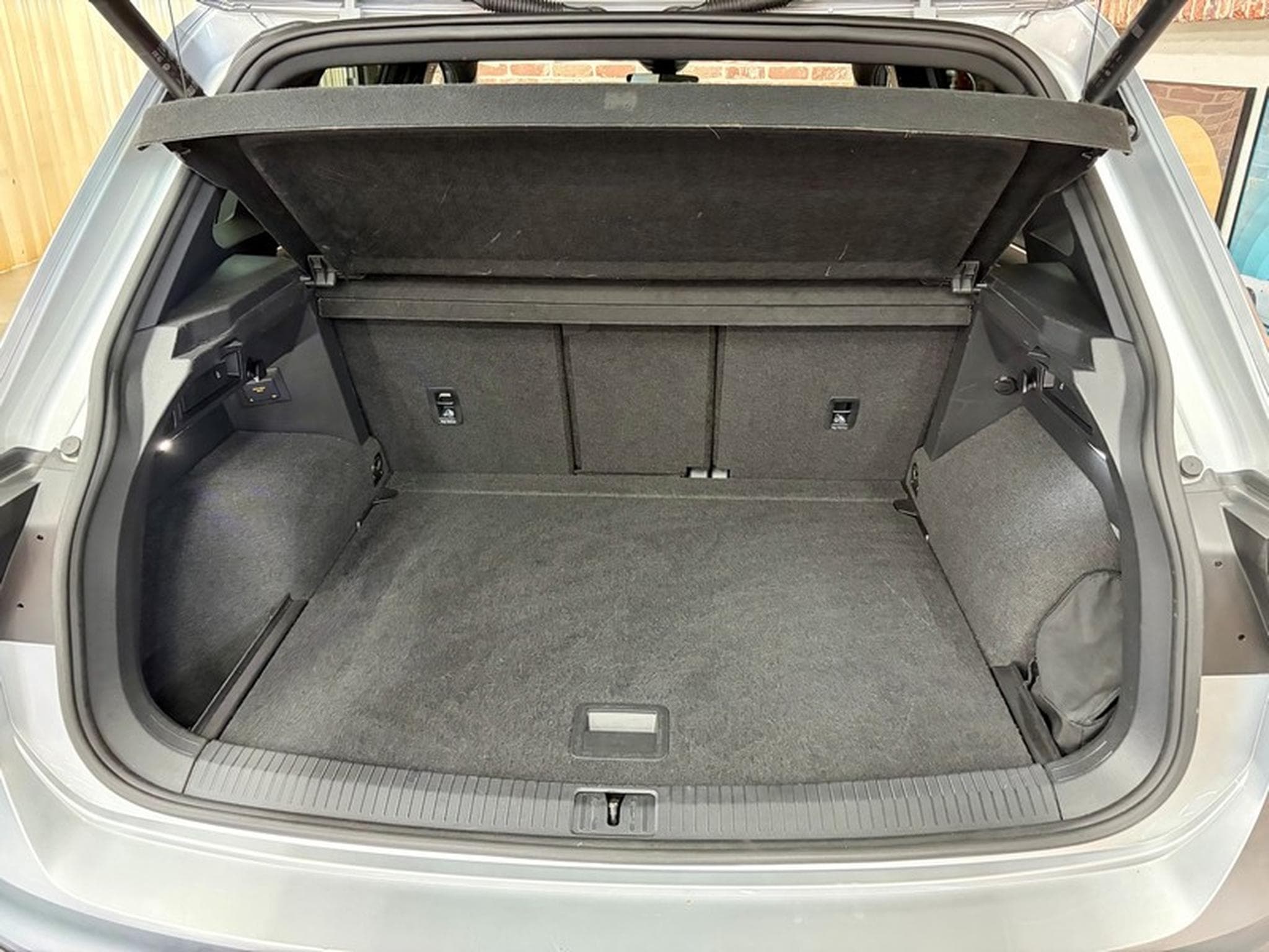 VW Tiguan Tiguan R 2.0 TSi 320cv Auto 4x4/Cuir/ToitO+P/ACC (2023) - Photo 7