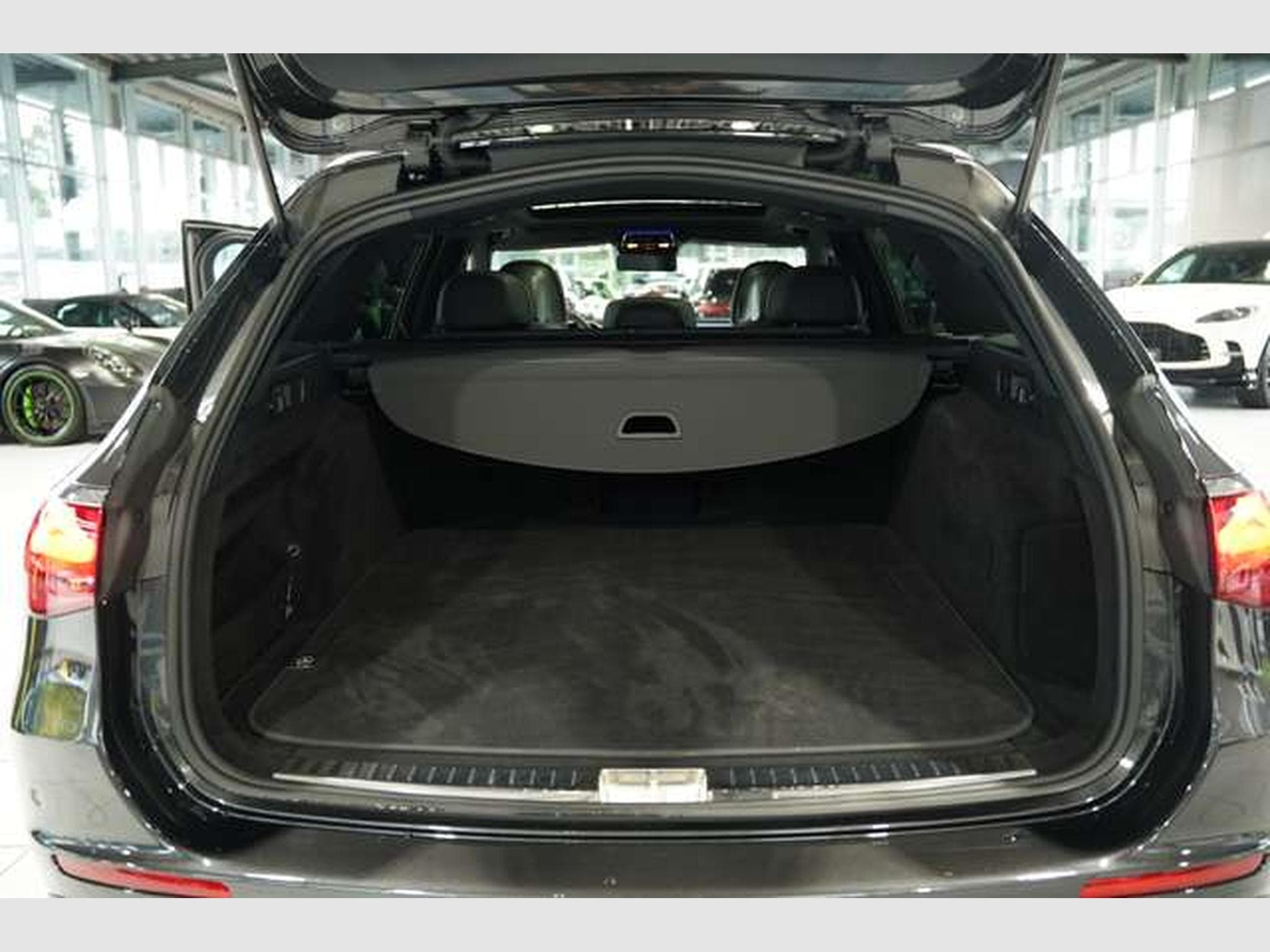 Mercedes E 220 d T AMG Line Advanced Plus 1.H *Pano*MwSt. (2025) - Photo 42