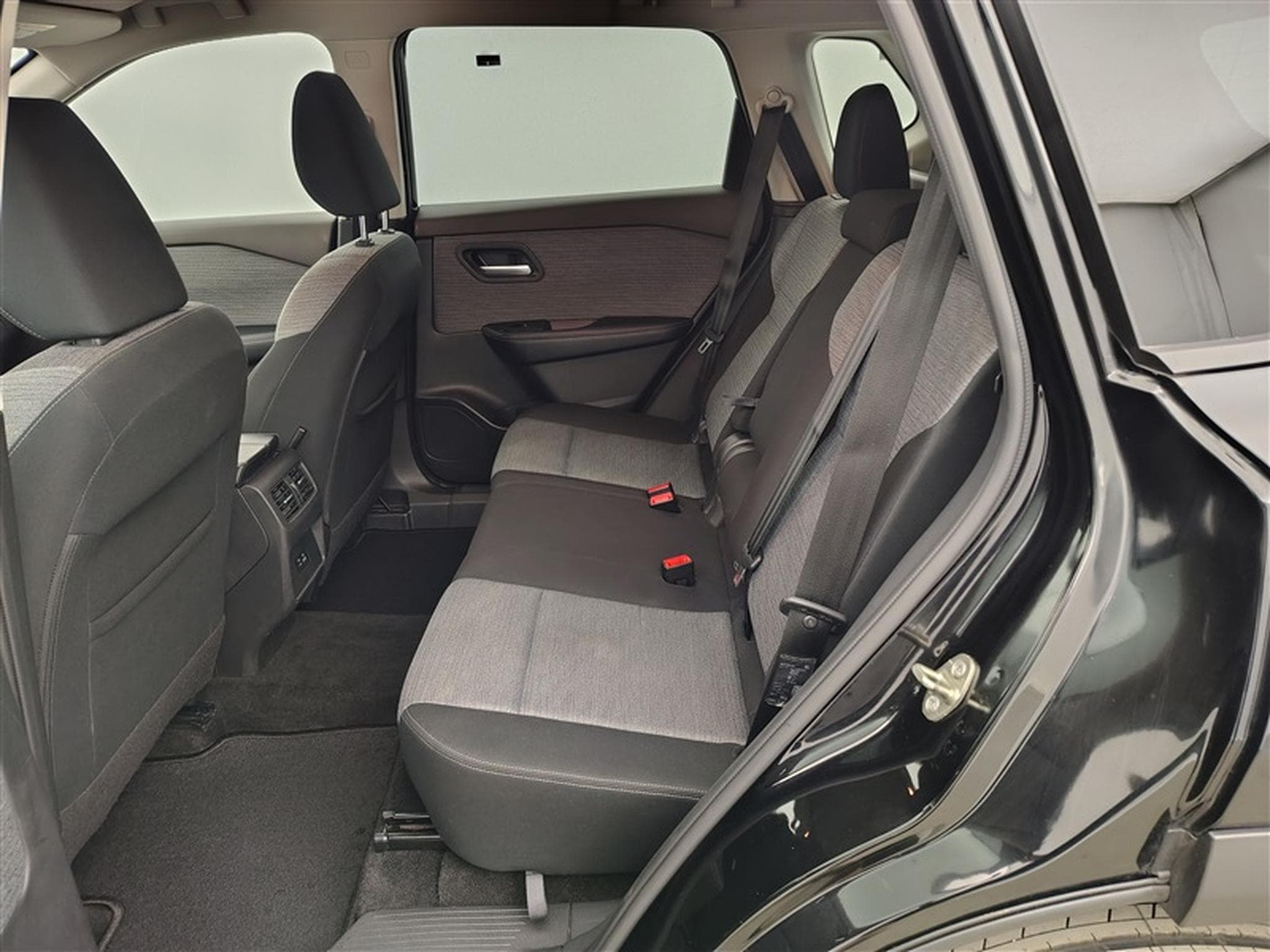 Nissan X-Trail 1.5 DIG-T 2WD N-Connecta 7pl.DCT NAVI / FULL LED (2023) - Photo 13