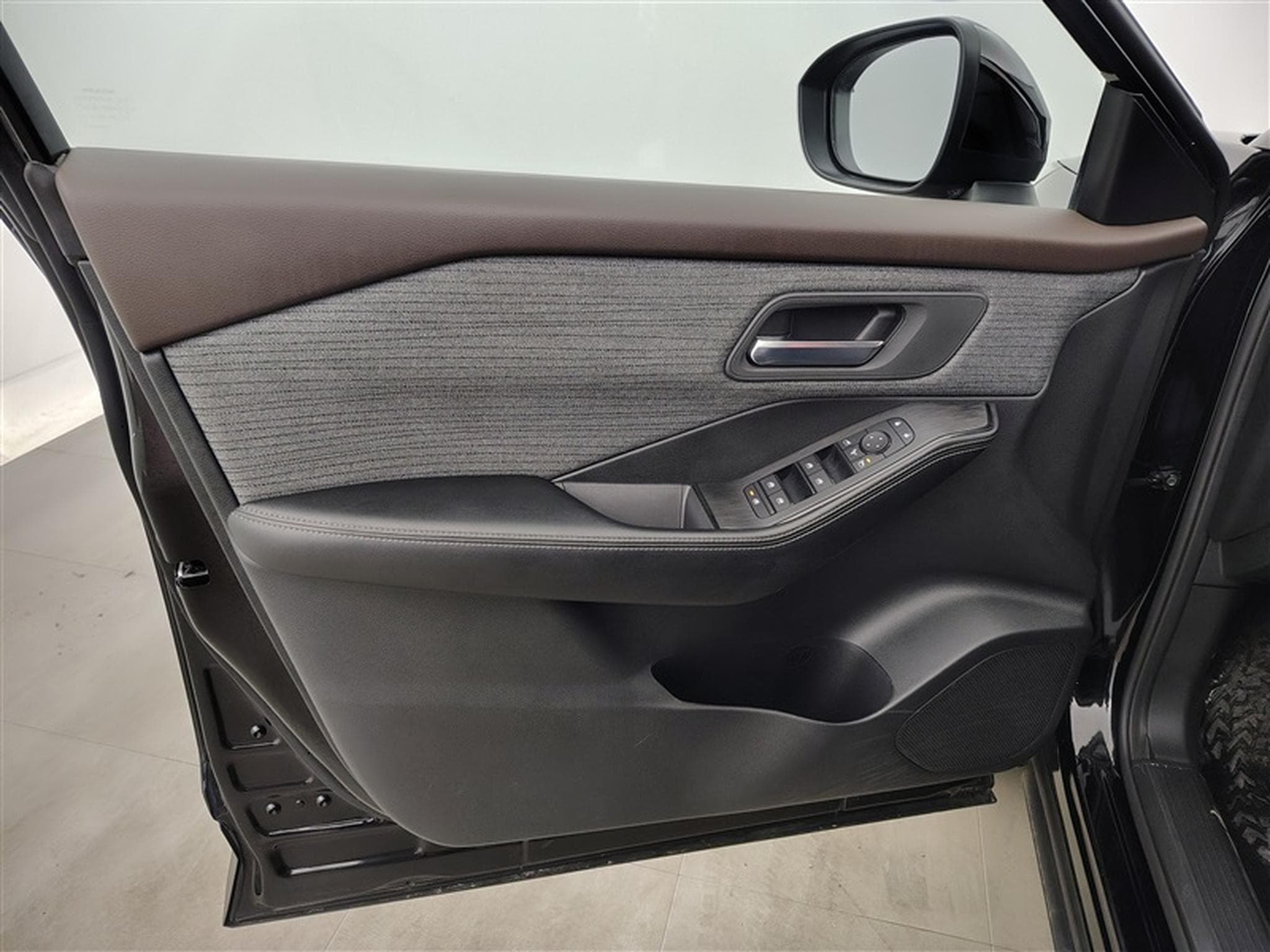 Nissan X-Trail 1.5 DIG-T 2WD N-Connecta 7pl.DCT NAVI / FULL LED (2023) - Photo 17