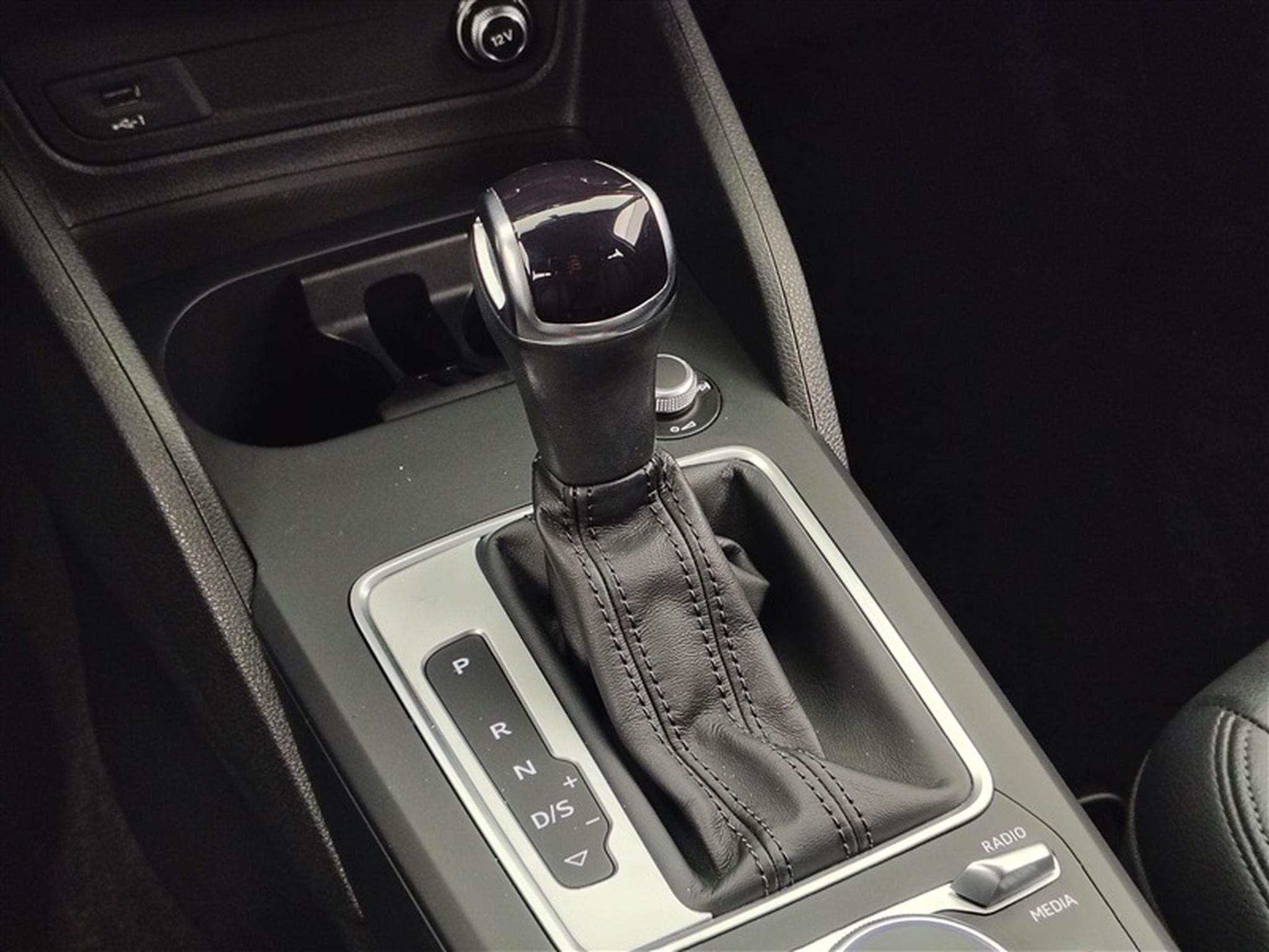 Audi Q2 35 TFSI Business Edition AUTO/CUIR/NAVI/FULL LED/JA17/PDC (2022) - Photo 12