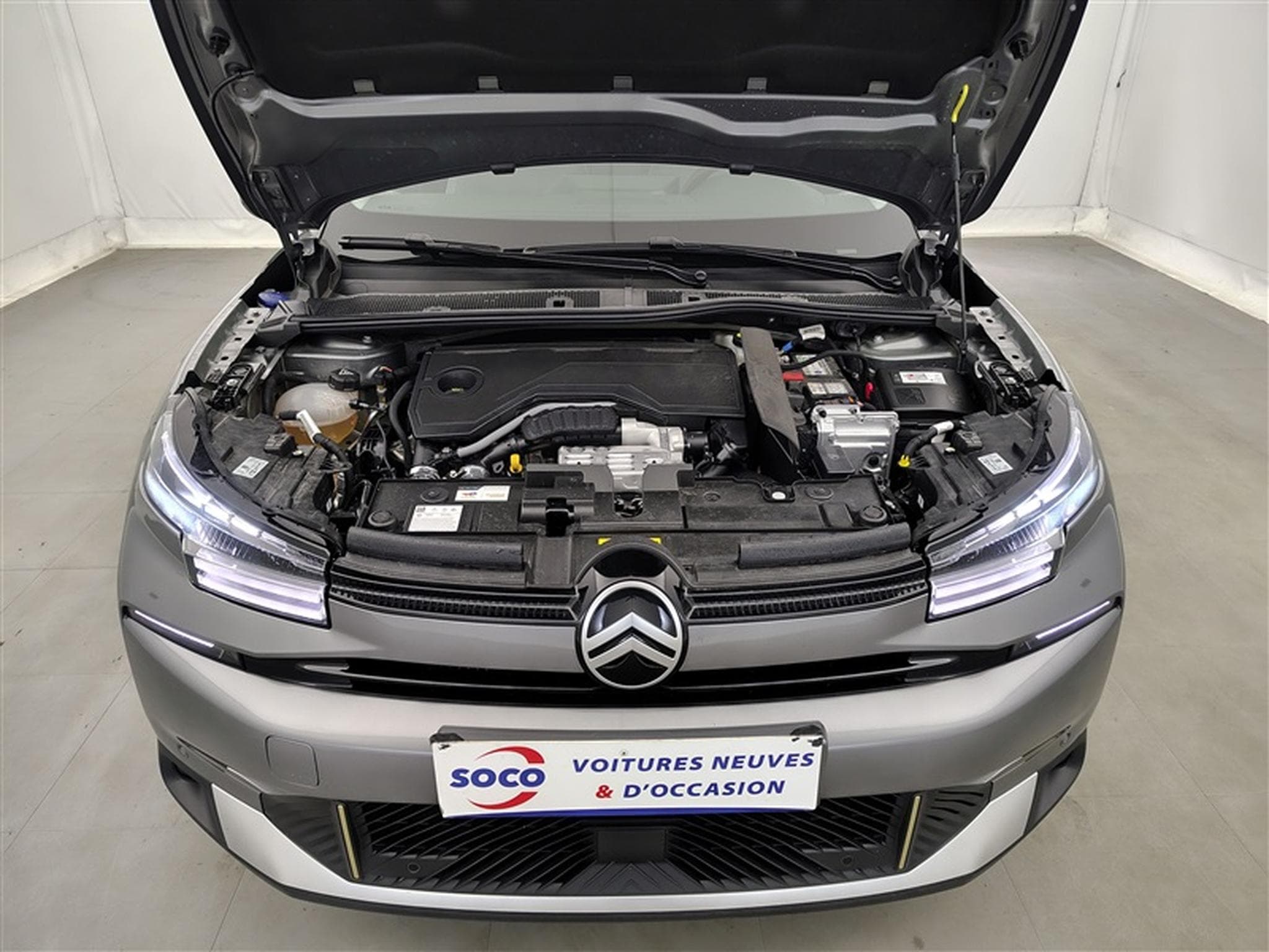 Citroen C4 X 1.2 Hybrid 145cv EAT8 Max (2025) - Photo 18