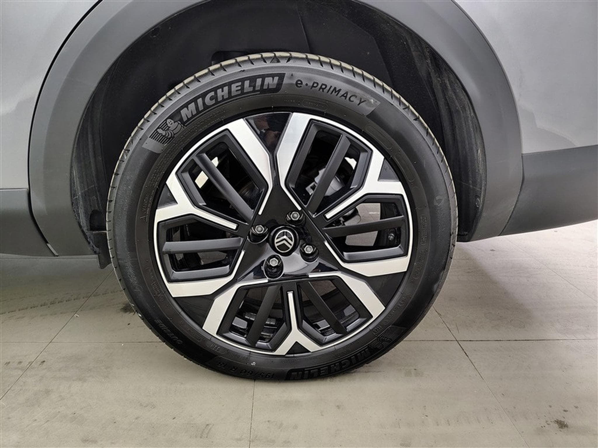Citroen C4 X 1.2 Hybrid 145cv EAT8 Max (2025) - Photo 6