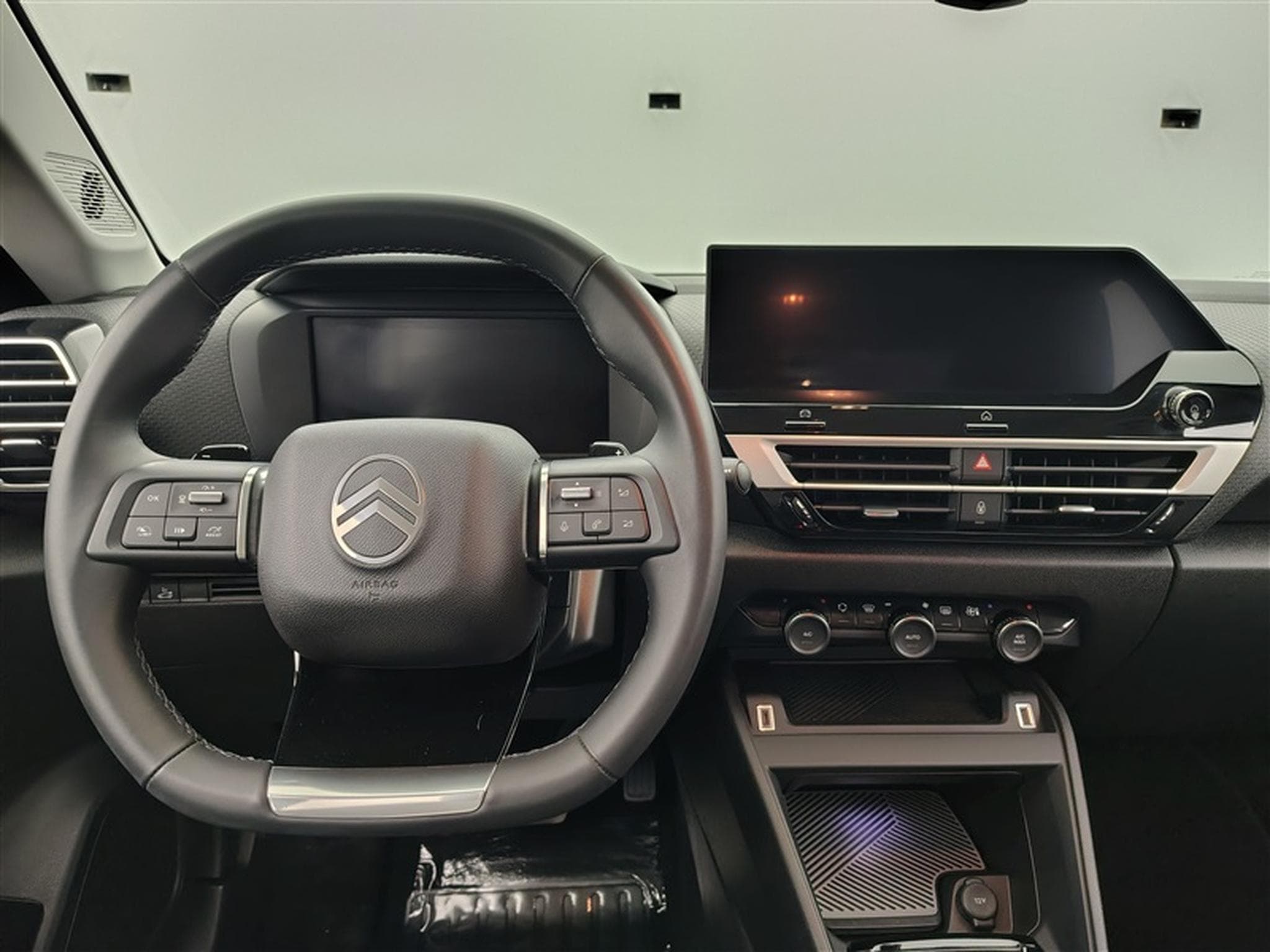 Citroen C4 X 1.2 Hybrid 145cv EAT8 Max (2025) - Photo 9