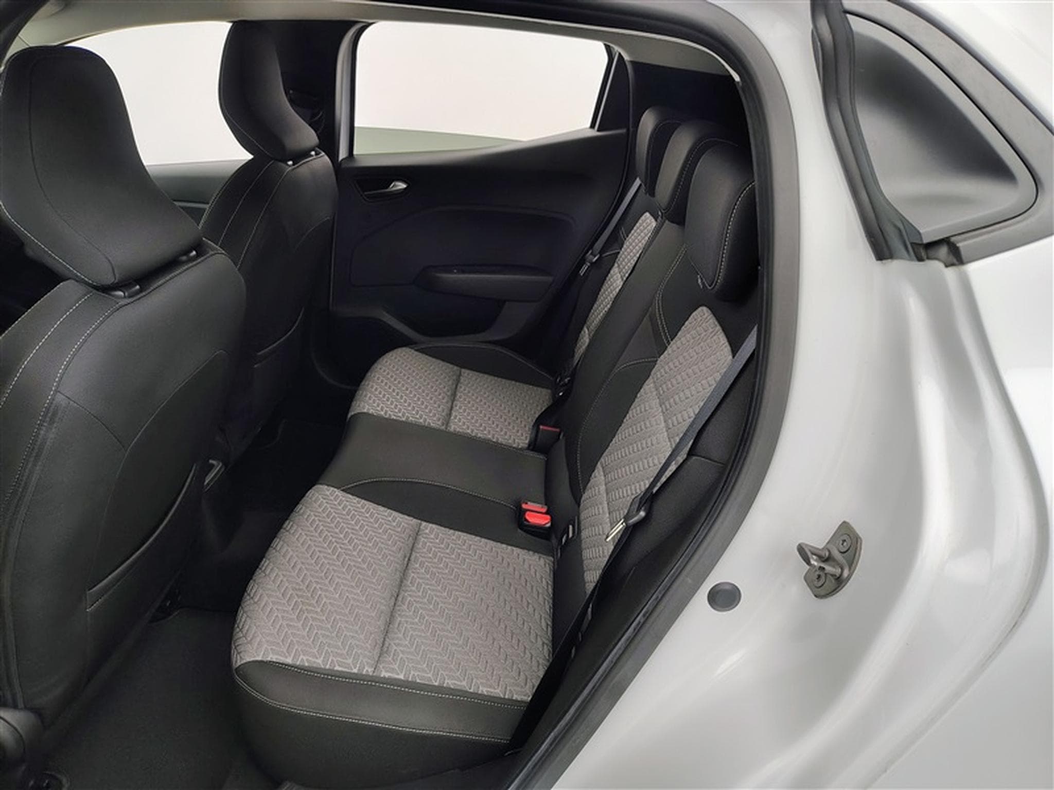 Renault Clio 1.0i SCe Evolution NAVI / CARPLAY / PDC / ALU (2023) - Photo 13