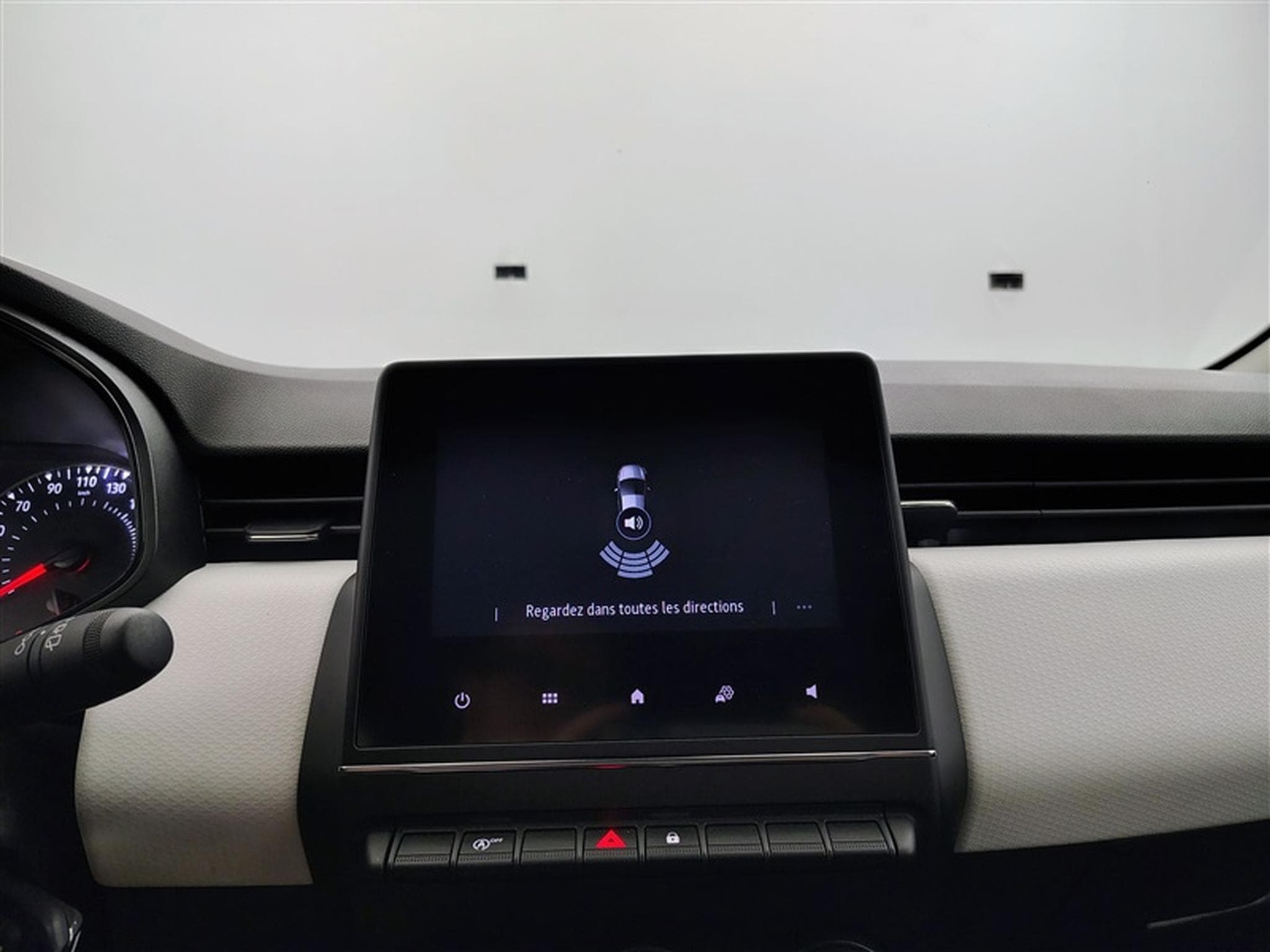 Renault Clio 1.0i SCe Evolution NAVI / CARPLAY / PDC / ALU (2023) - Photo 18