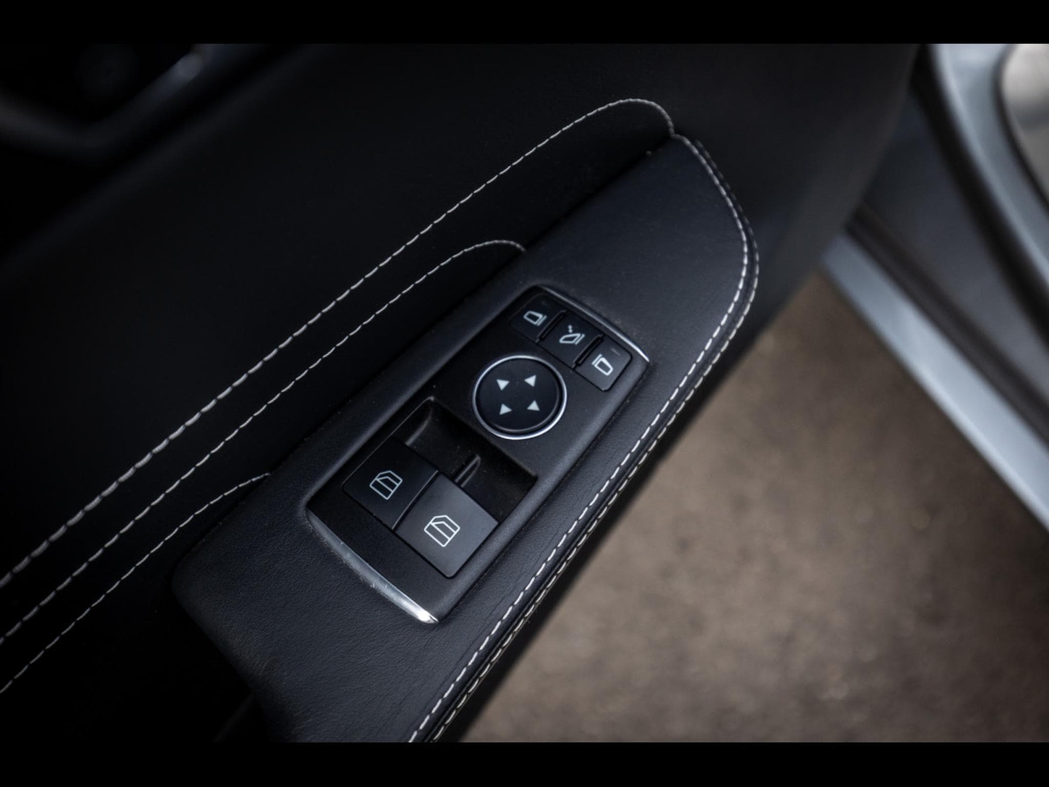 Mercedes SLS AMG AMG ROADSTER 6.3 V8 – HIMALAYAS GREY METALLIC (2012) - Photo 19