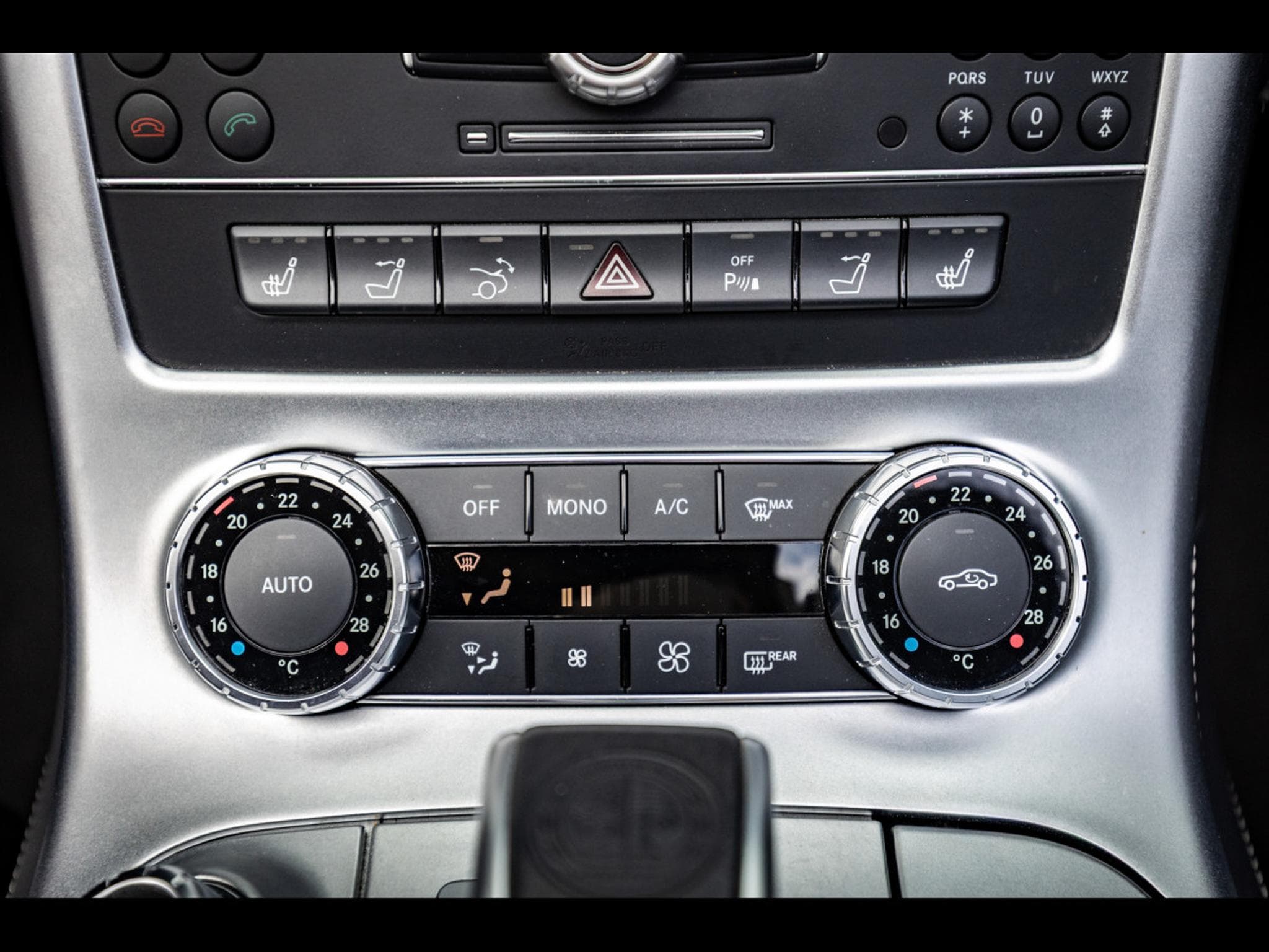Mercedes SLS AMG AMG ROADSTER 6.3 V8 – HIMALAYAS GREY METALLIC (2012) - Photo 23