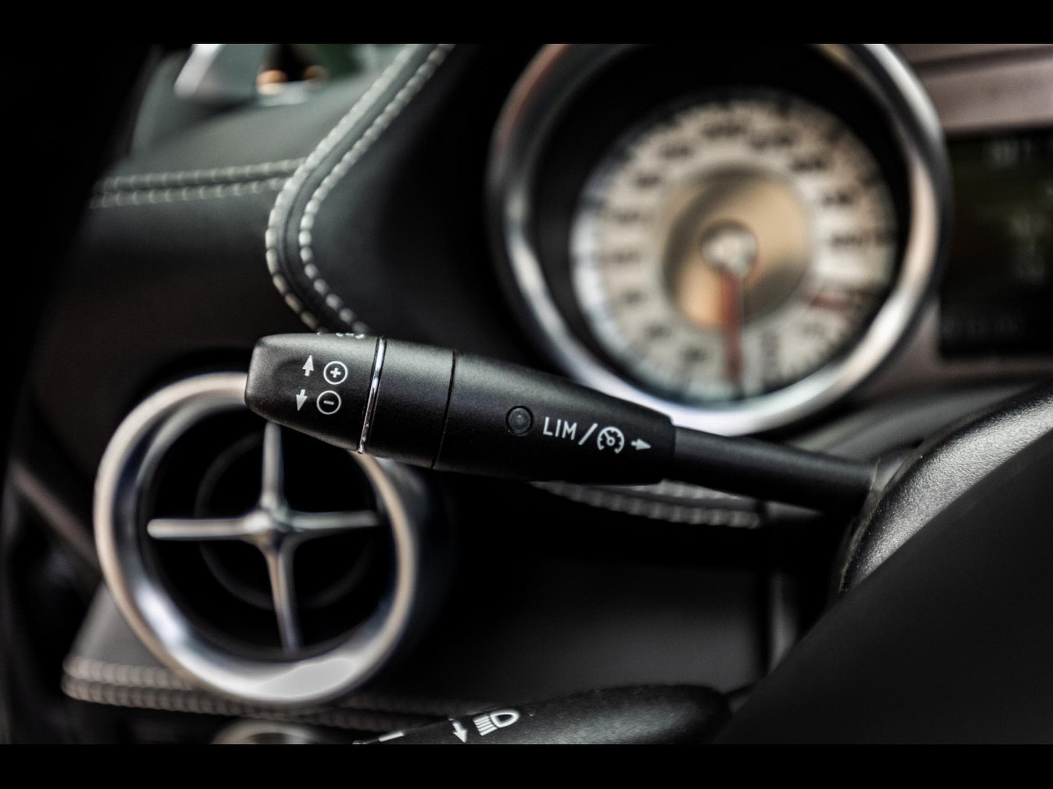 Mercedes SLS AMG AMG ROADSTER 6.3 V8 – HIMALAYAS GREY METALLIC (2012) - Photo 25
