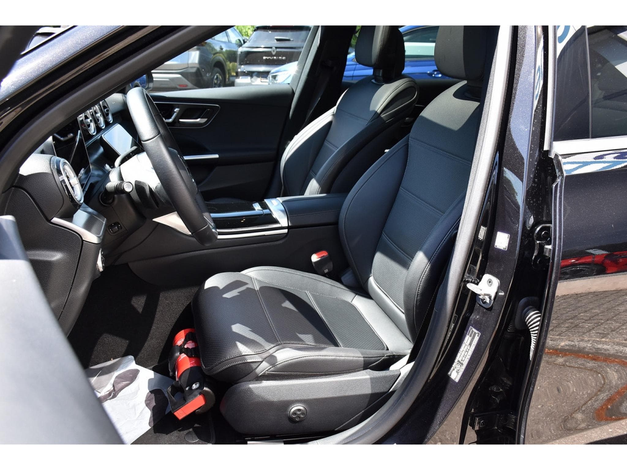 Mercedes C 200 CDI Break Luxury Line 9G-Tronic CUIR MEMO ANGLE MORT 1° MAIN (2025) - Photo 6