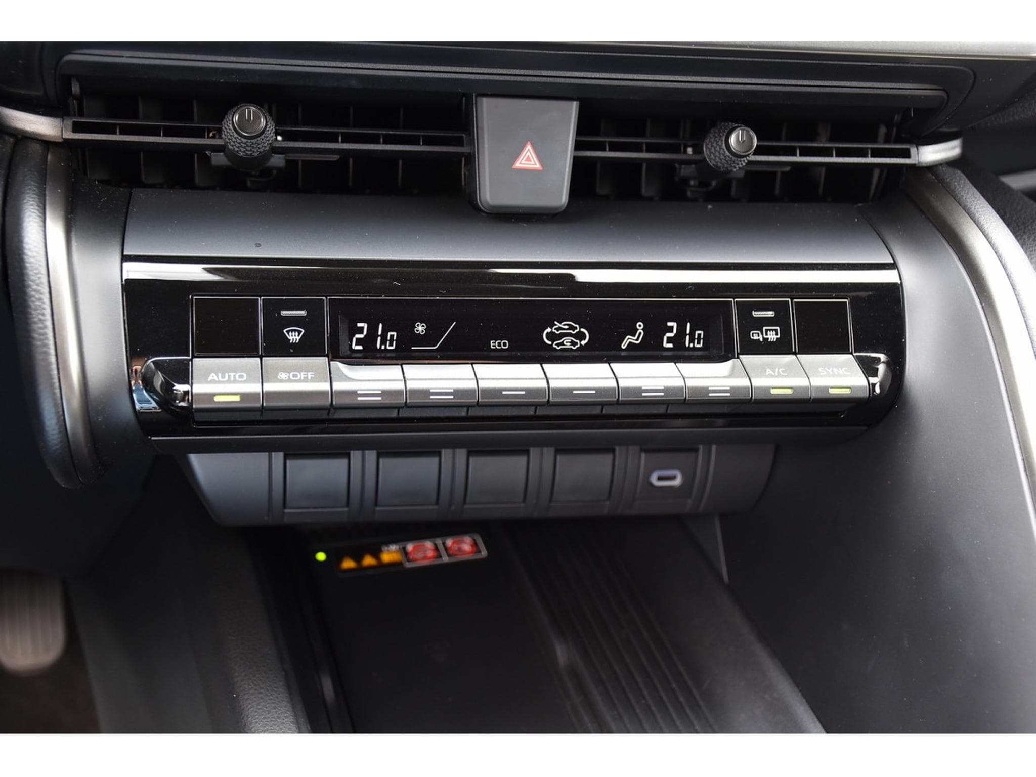 Toyota C-HR 1.8i VVT-i Hybrid Dynamic Plus ACC LANE SIDE GPS CAM 1° MAIN (2025) - Photo 16