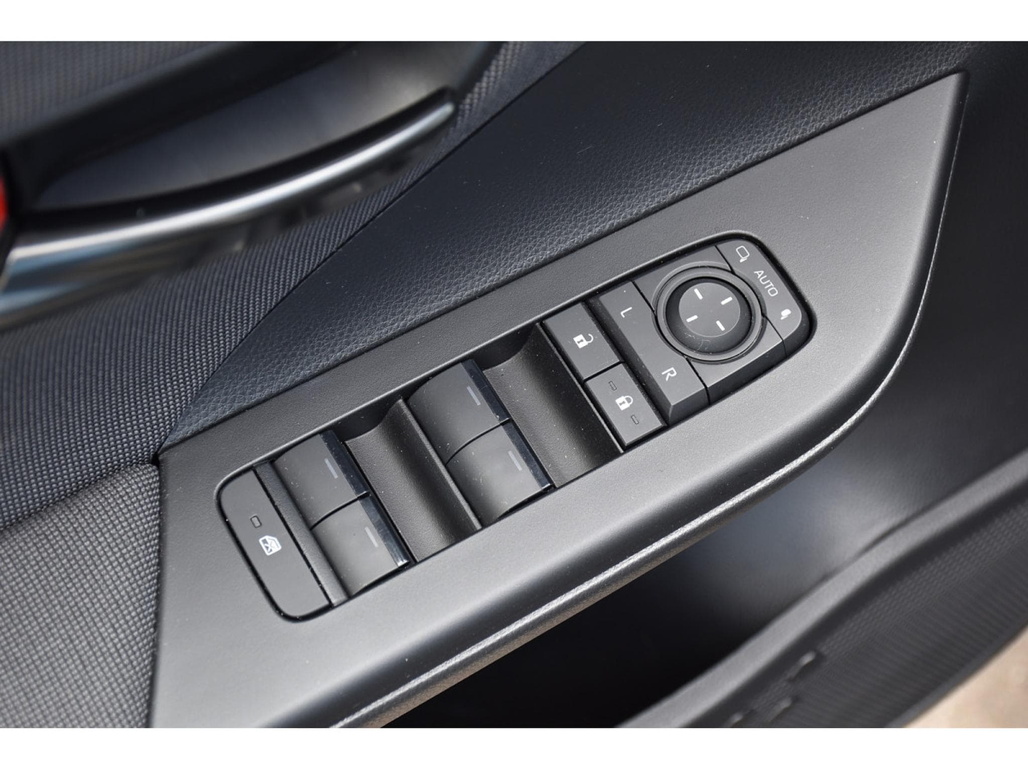Toyota C-HR 1.8i VVT-i Hybrid Dynamic Plus ACC LANE SIDE GPS CAM 1° MAIN (2025) - Photo 21