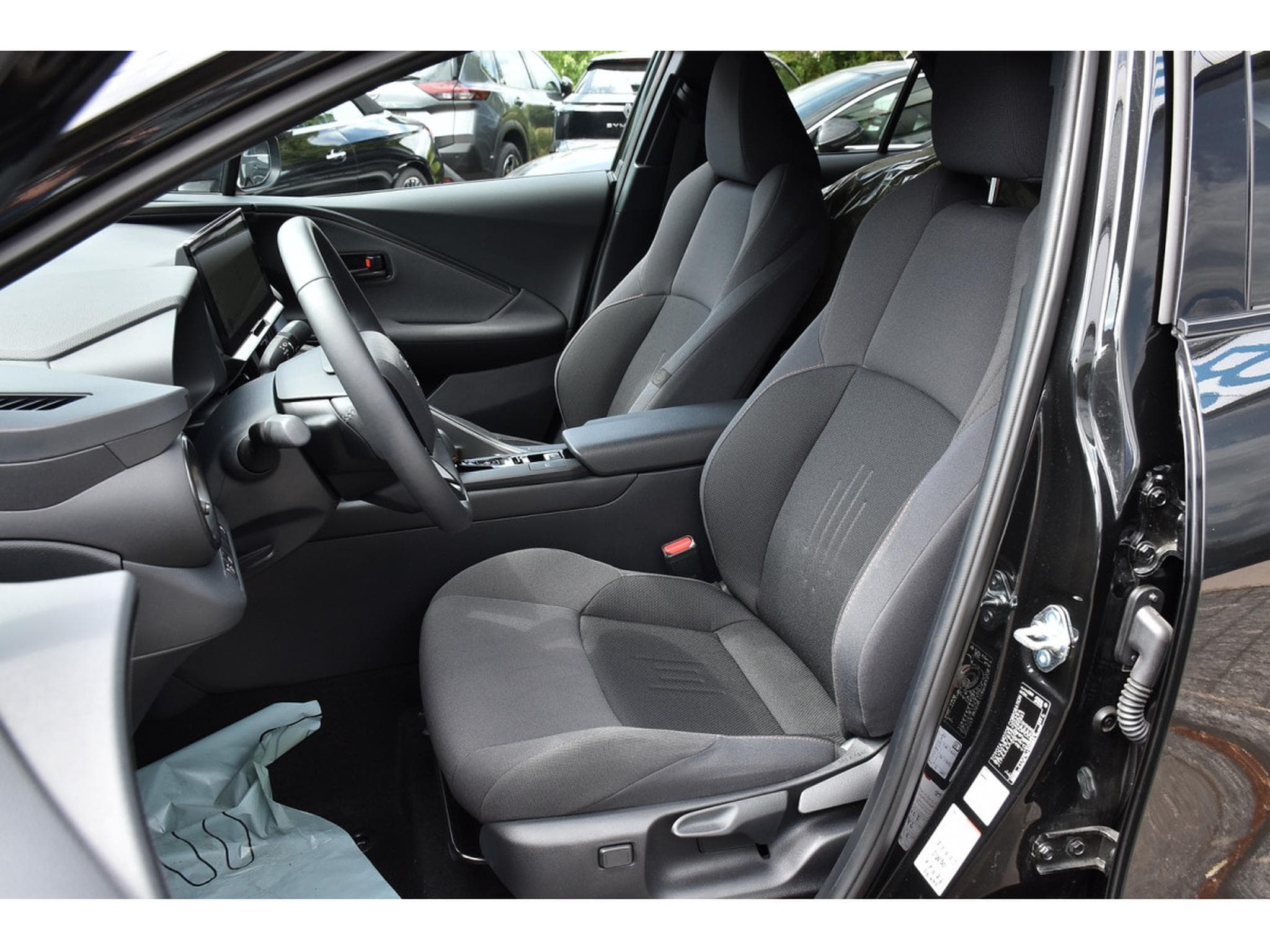 Toyota C-HR 1.8i VVT-i Hybrid Dynamic Plus ACC LANE SIDE GPS CAM 1° MAIN (2025) - Photo 6