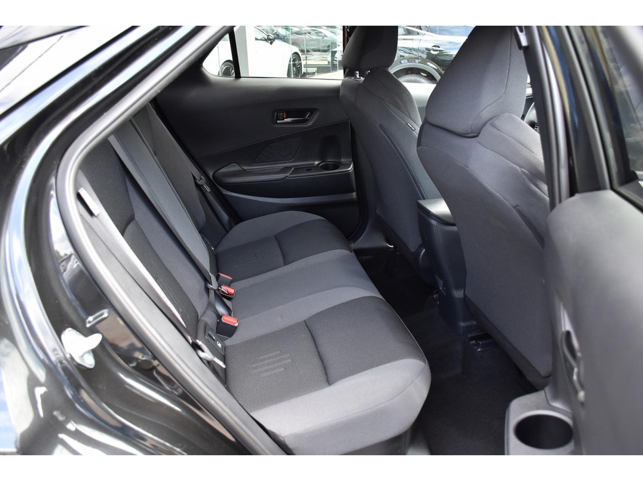 Toyota C-HR 1.8i VVT-i Hybrid Dynamic Plus ACC LANE SIDE GPS CAM 1° MAIN (2025) - Photo 8