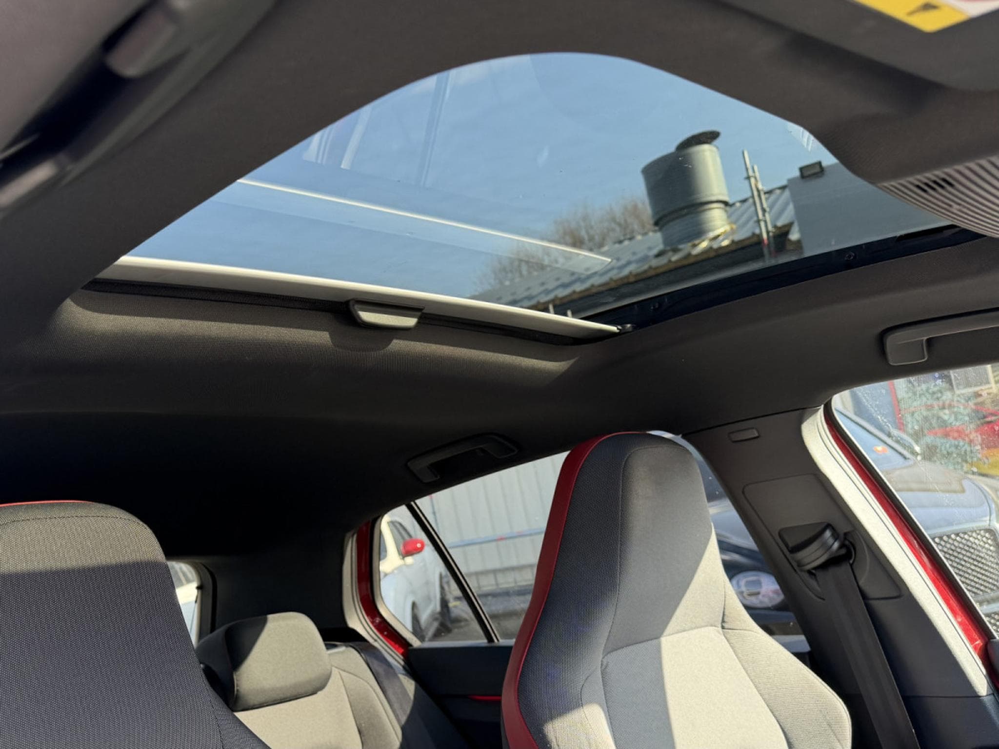 VW Golf GTI 2.0 TSI 245 DSG HARMAN KARDON PANO NAVI ACC (2021) - Photo 4
