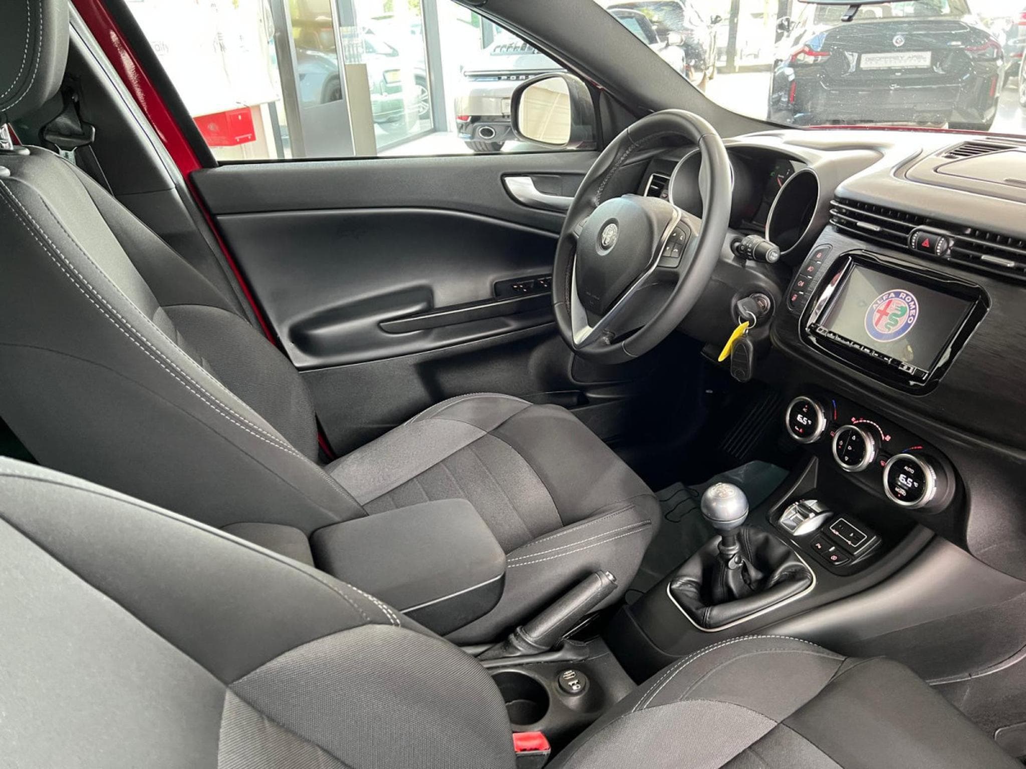 Alfa-Romeo Giulietta 1.4 SPORT 120 , 1HAND, CARPLAY, CAMERA, LED, GARANTIE (2019) - Photo 5