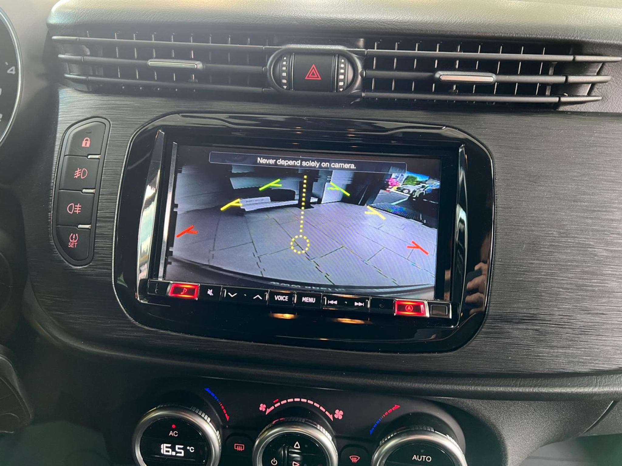 Alfa-Romeo Giulietta 1.4 SPORT 120 , 1HAND, CARPLAY, CAMERA, LED, GARANTIE (2019) - Photo 7