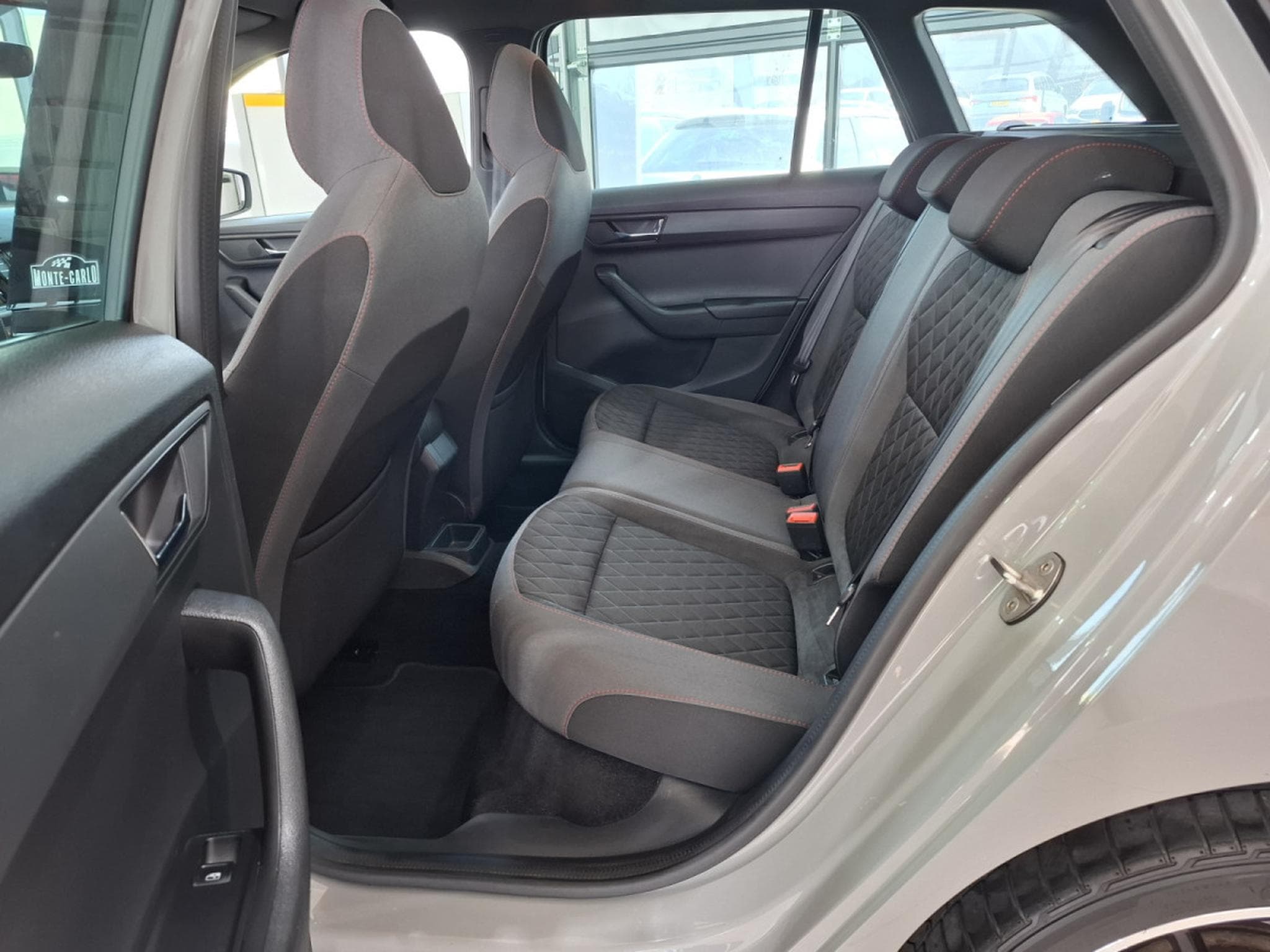 Skoda Fabia 1.0 TSI  MONTE CARLO, LED, CAMERA, PANORAMIQUE, ALU 17'',NAV (2019) - Photo 11