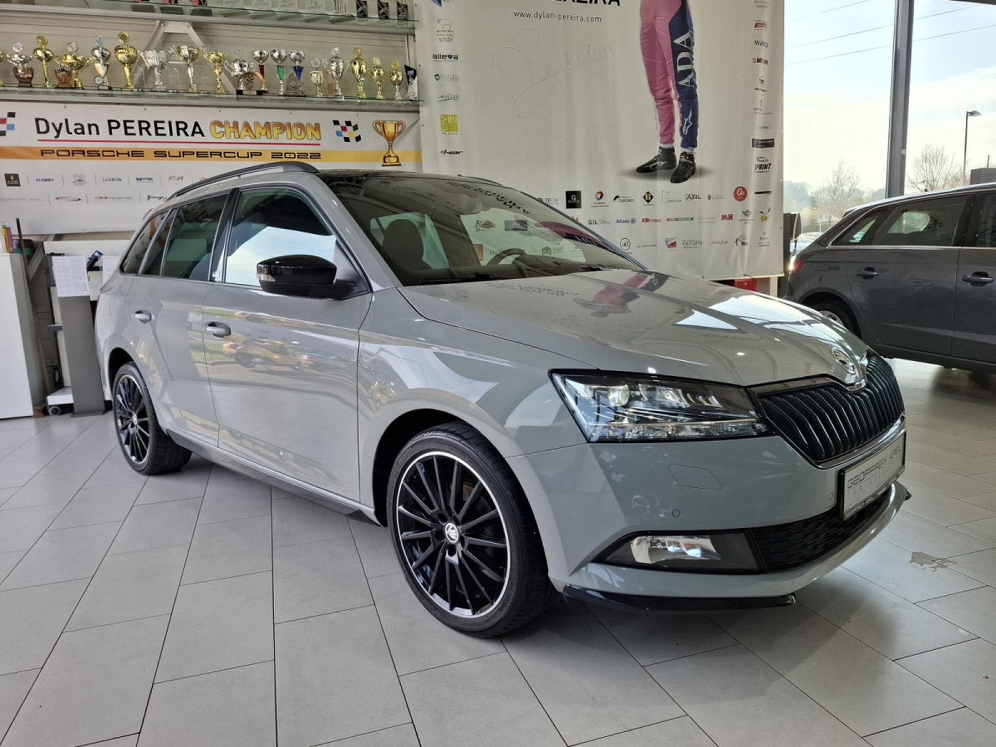Skoda Fabia 1.0 TSI  MONTE CARLO, LED, CAMERA, PANORAMIQUE, ALU 17'',NAV (2019) - Photo 4