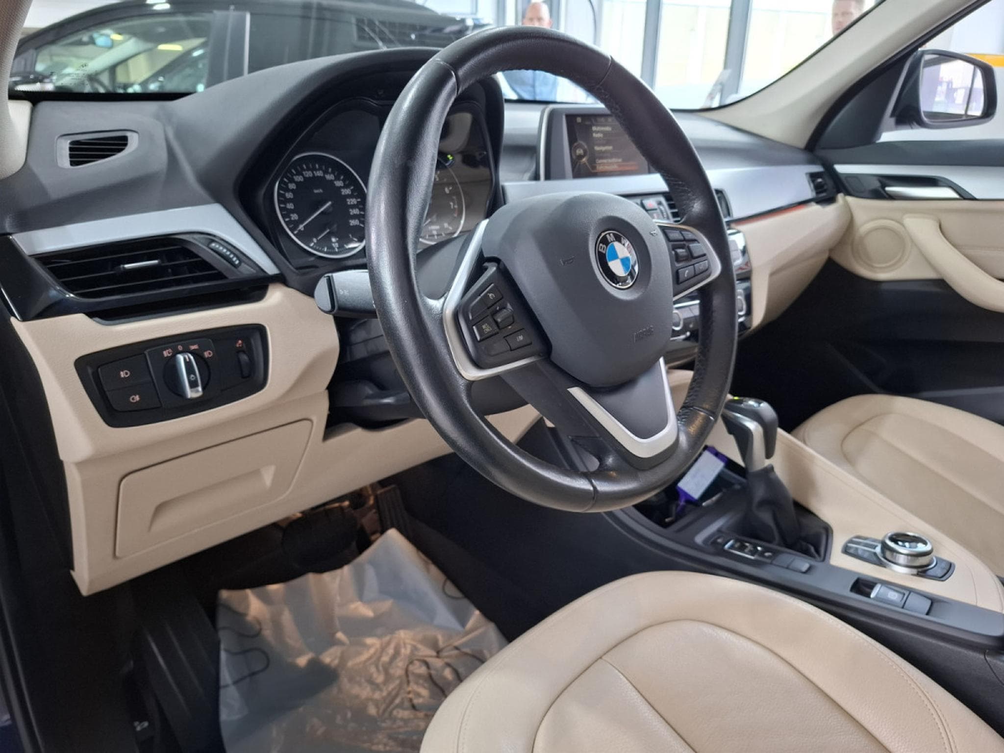 BMW X1 SDRIVE 18iA, 1 HAND, KM 63000, CUIR, NAVI, PDC, LED, (2017) - Photo 6