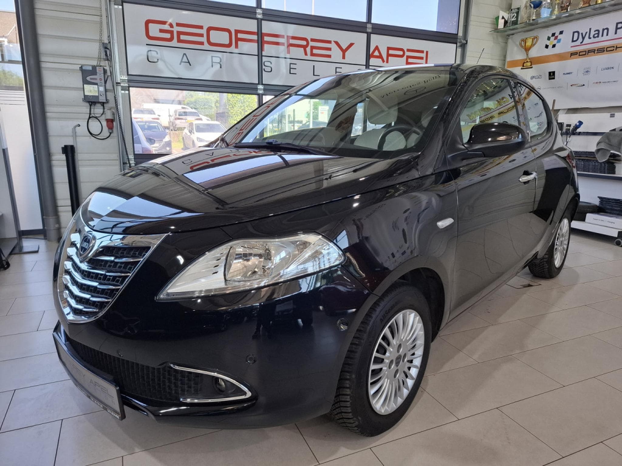 Lancia Ypsilon 1.2 1HAND, BLUETOOTH, PDC AV+ARR., (2015) - Photo 1