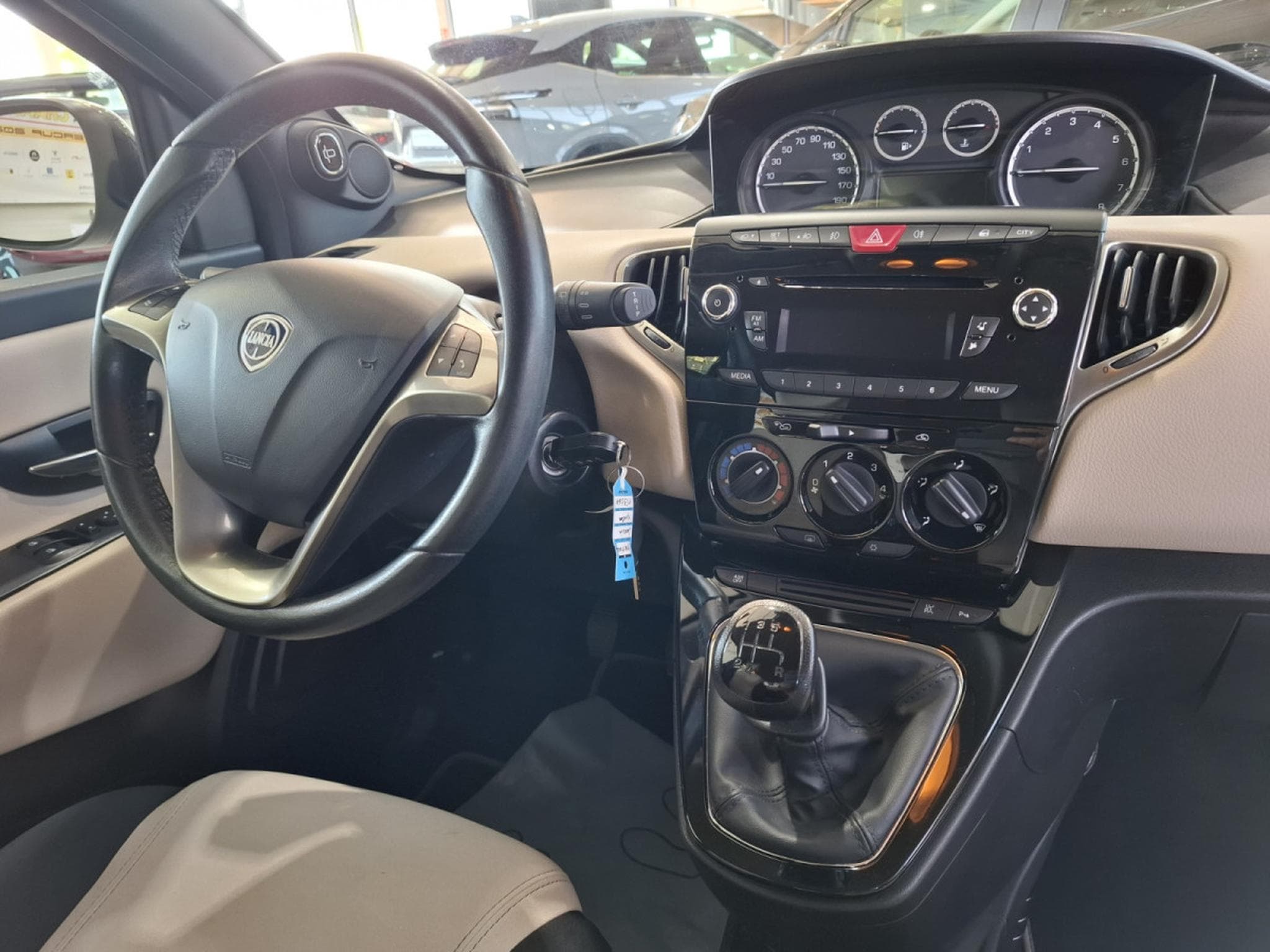 Lancia Ypsilon 1.2 1HAND, BLUETOOTH, PDC AV+ARR., (2015) - Photo 10