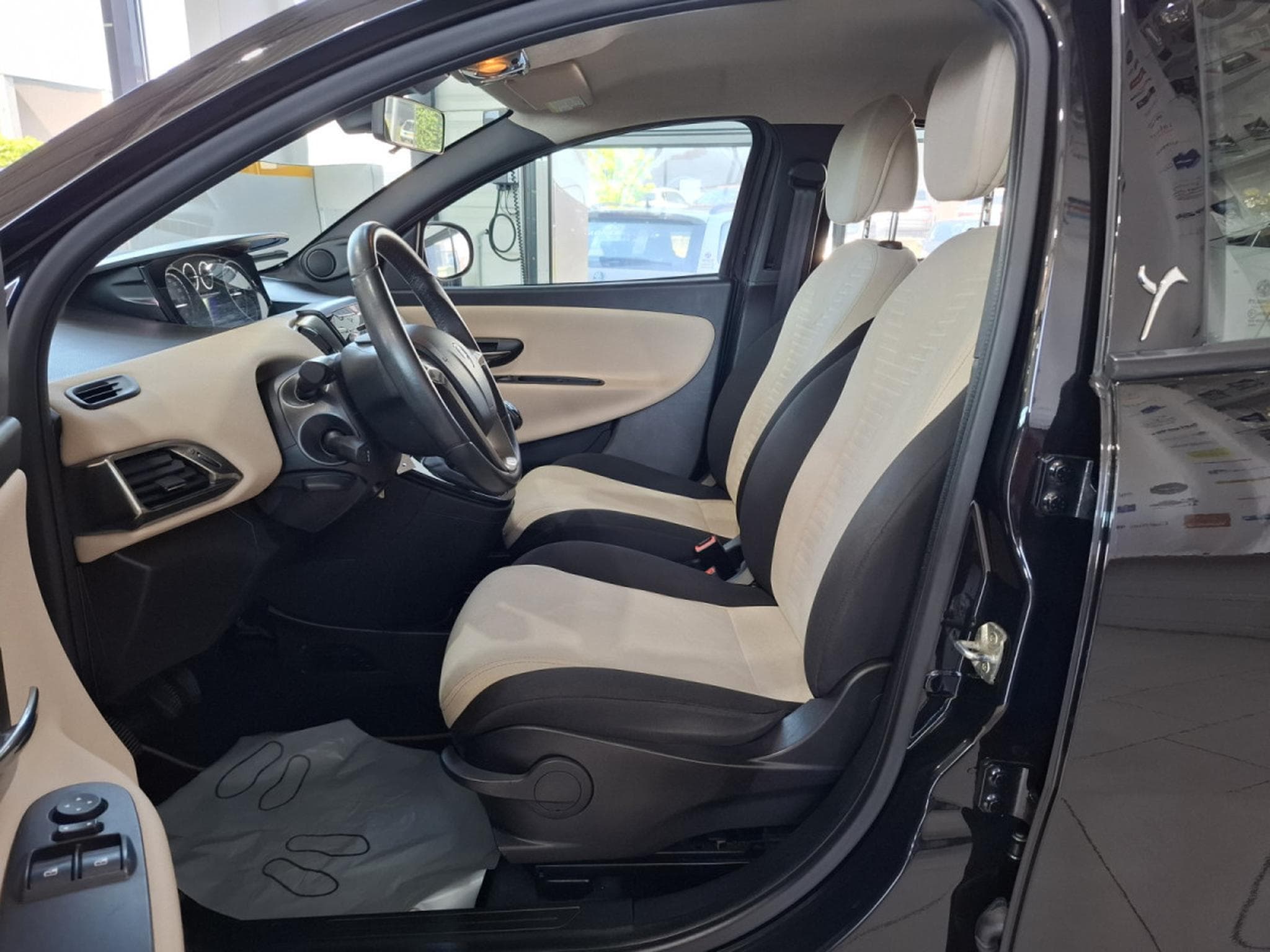 Lancia Ypsilon 1.2 1HAND, BLUETOOTH, PDC AV+ARR., (2015) - Photo 5
