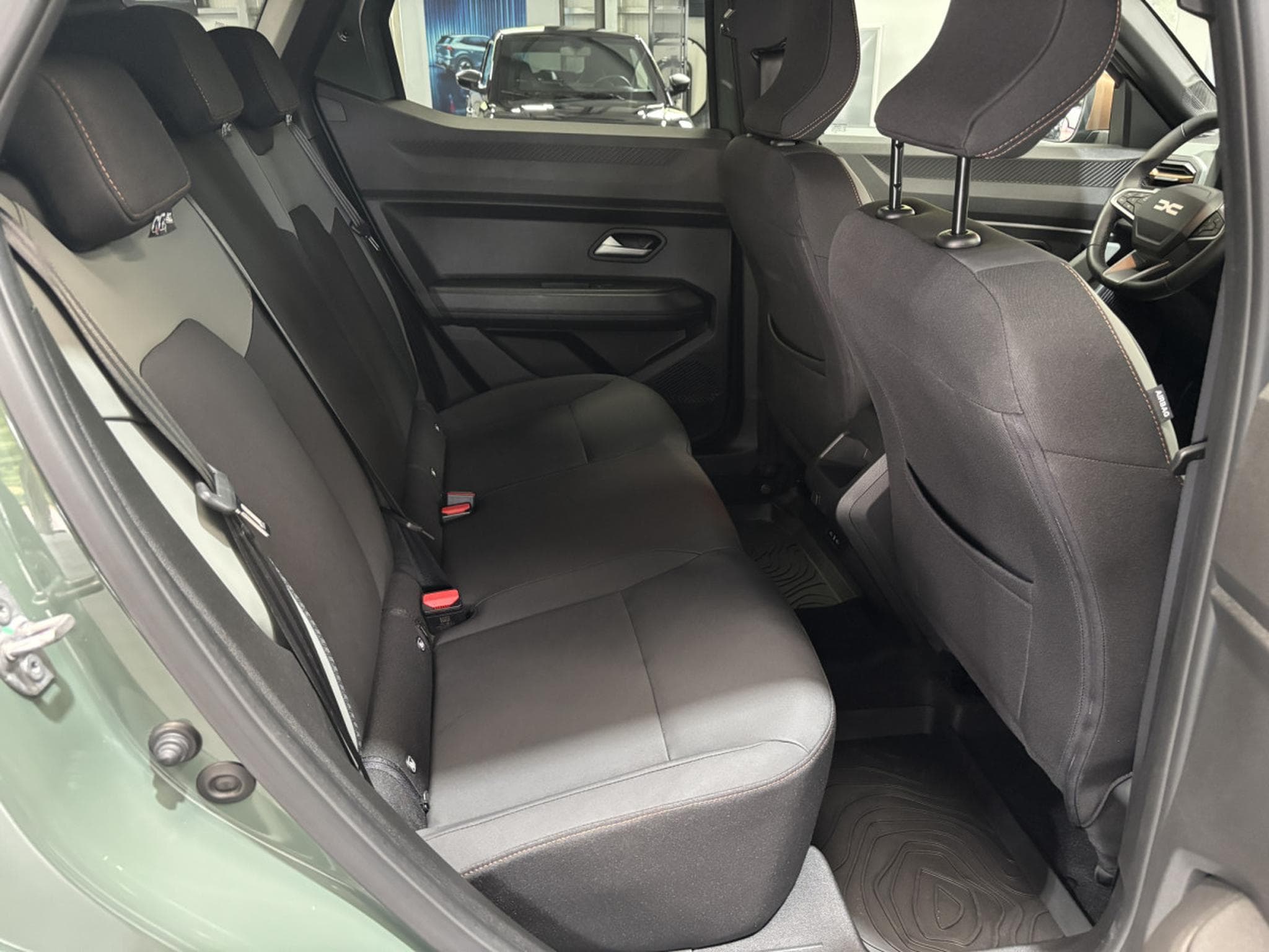 Dacia Duster 1.2 Hybrid 4WD (2025) - Photo 13