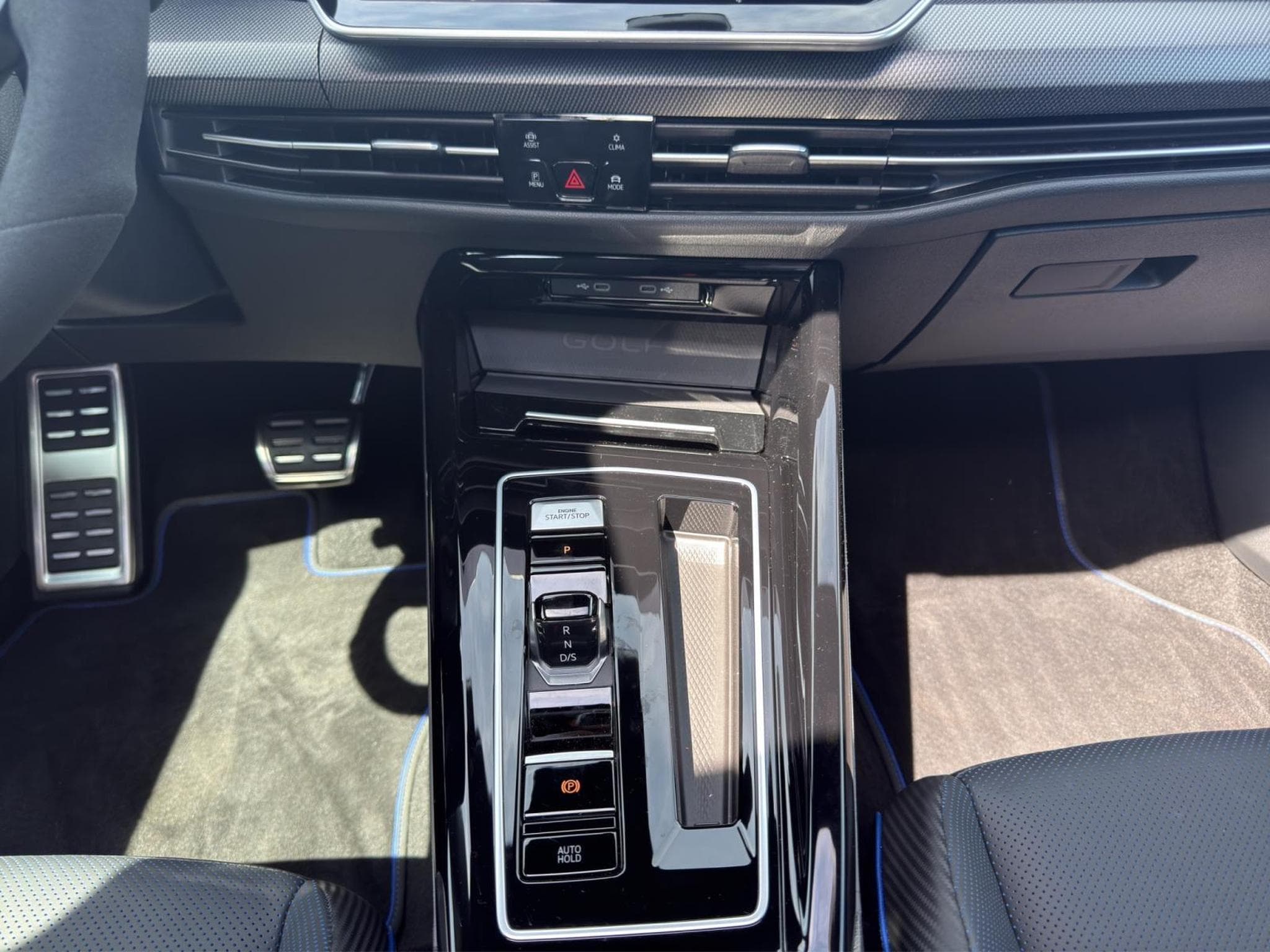 VW Golf R 4Motion (2026) - Photo 12